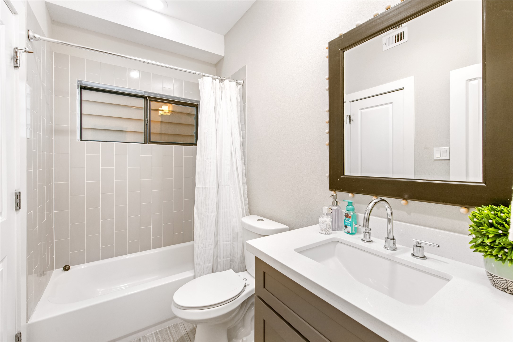 211 Milby Street Property Photo 10