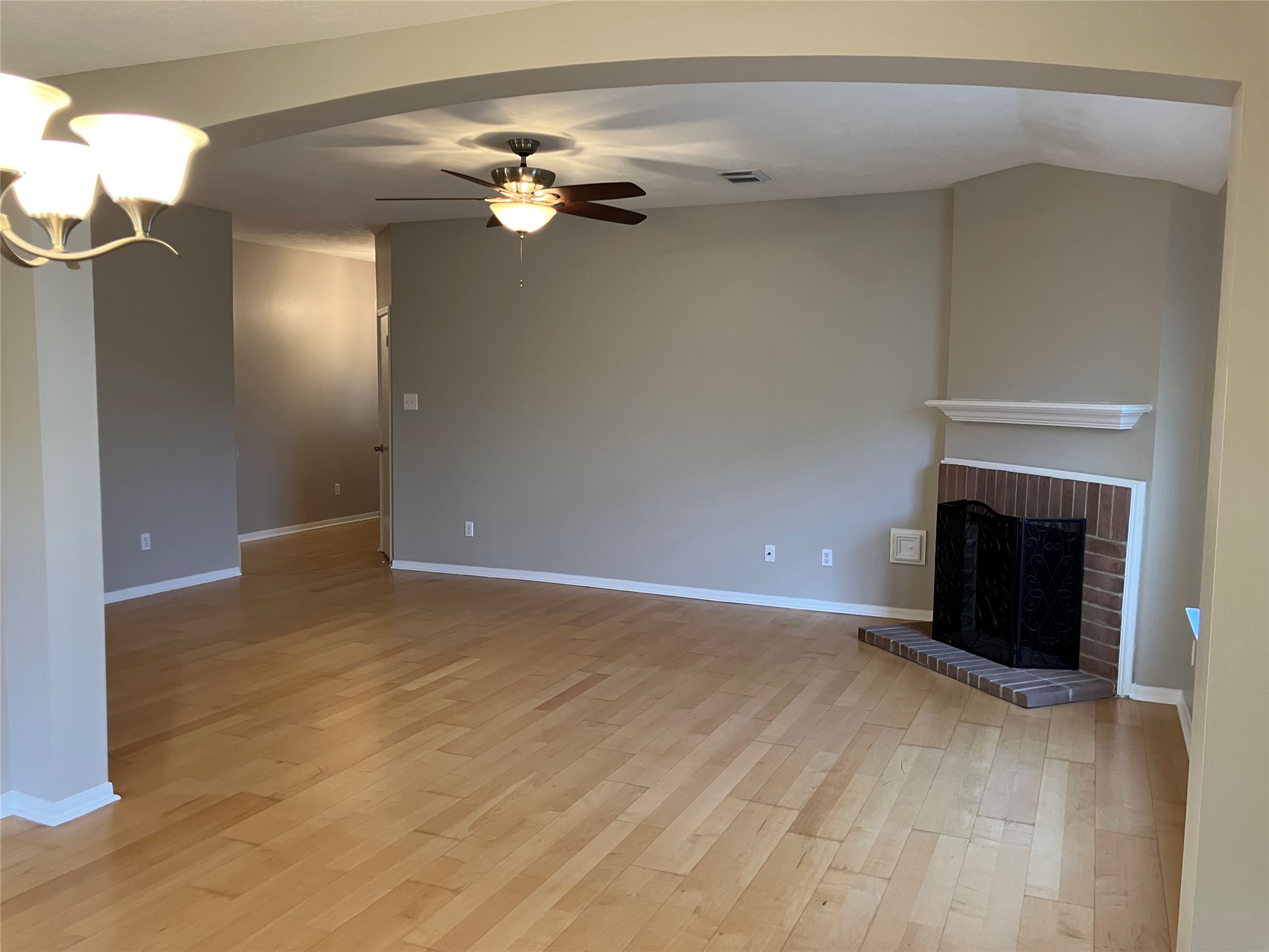 1827 Oak Ridge Drive Property Photo 4