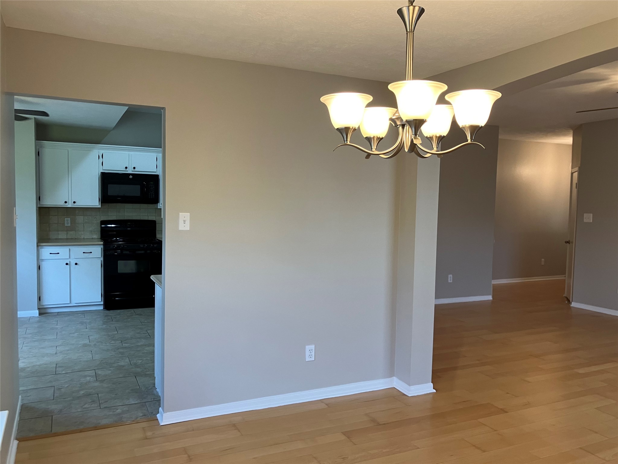 1827 Oak Ridge Drive Property Photo 5