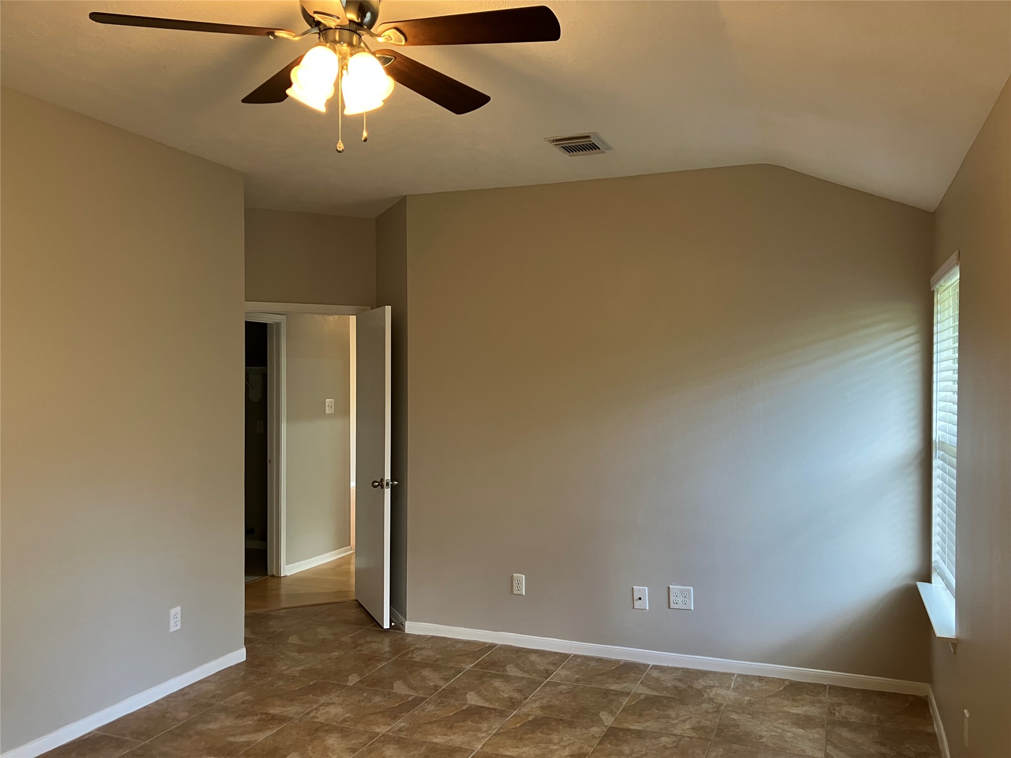 1827 Oak Ridge Drive Property Photo 8