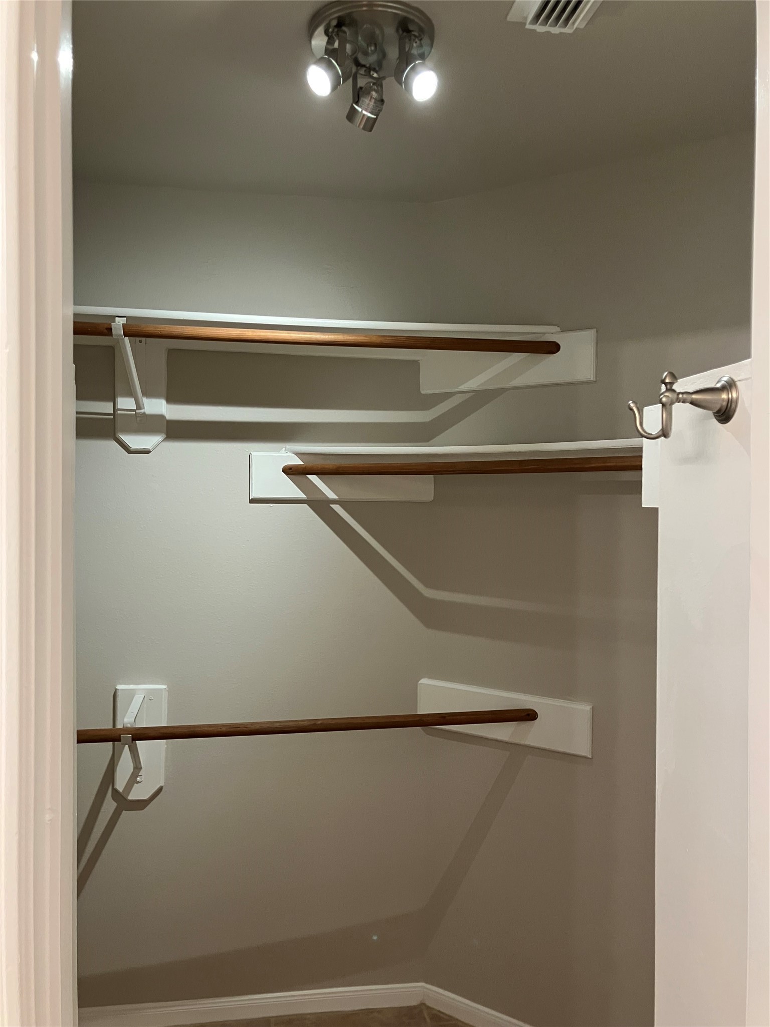 1827 Oak Ridge Drive Property Photo 11