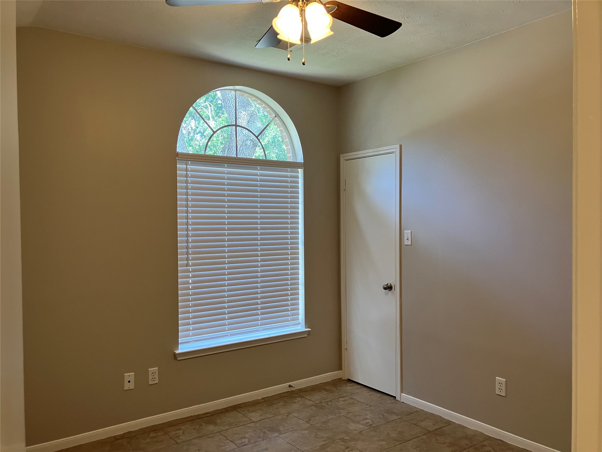 1827 Oak Ridge Drive Property Photo 16