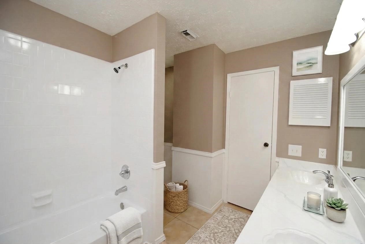 11005 Tobasa Court Property Photo 9