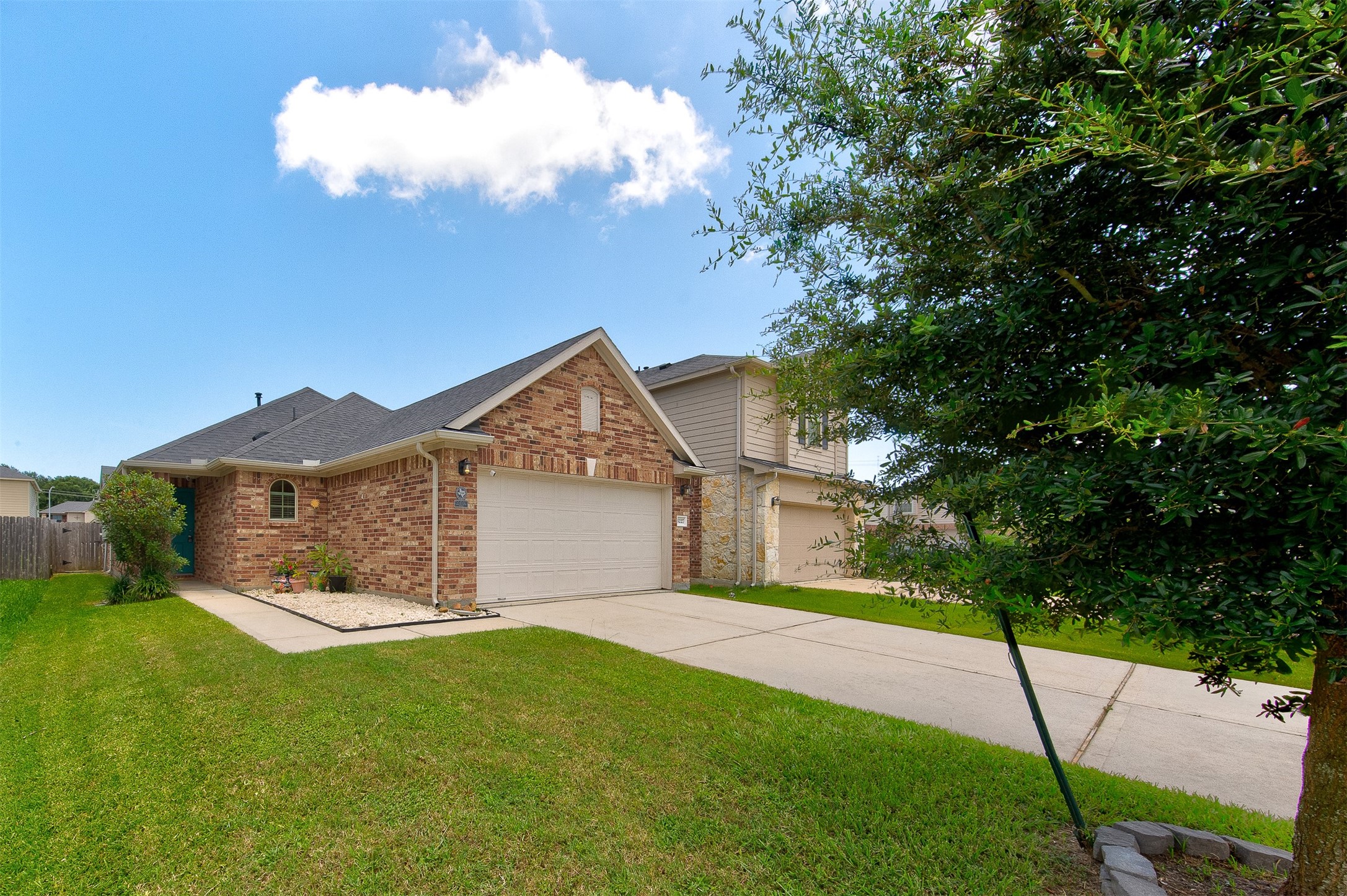 5227 Bay Lane Property Photo 1