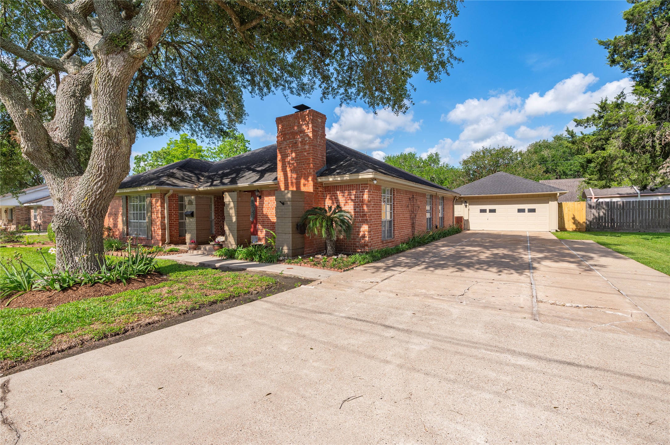 1604 S Hill Street Property Photo