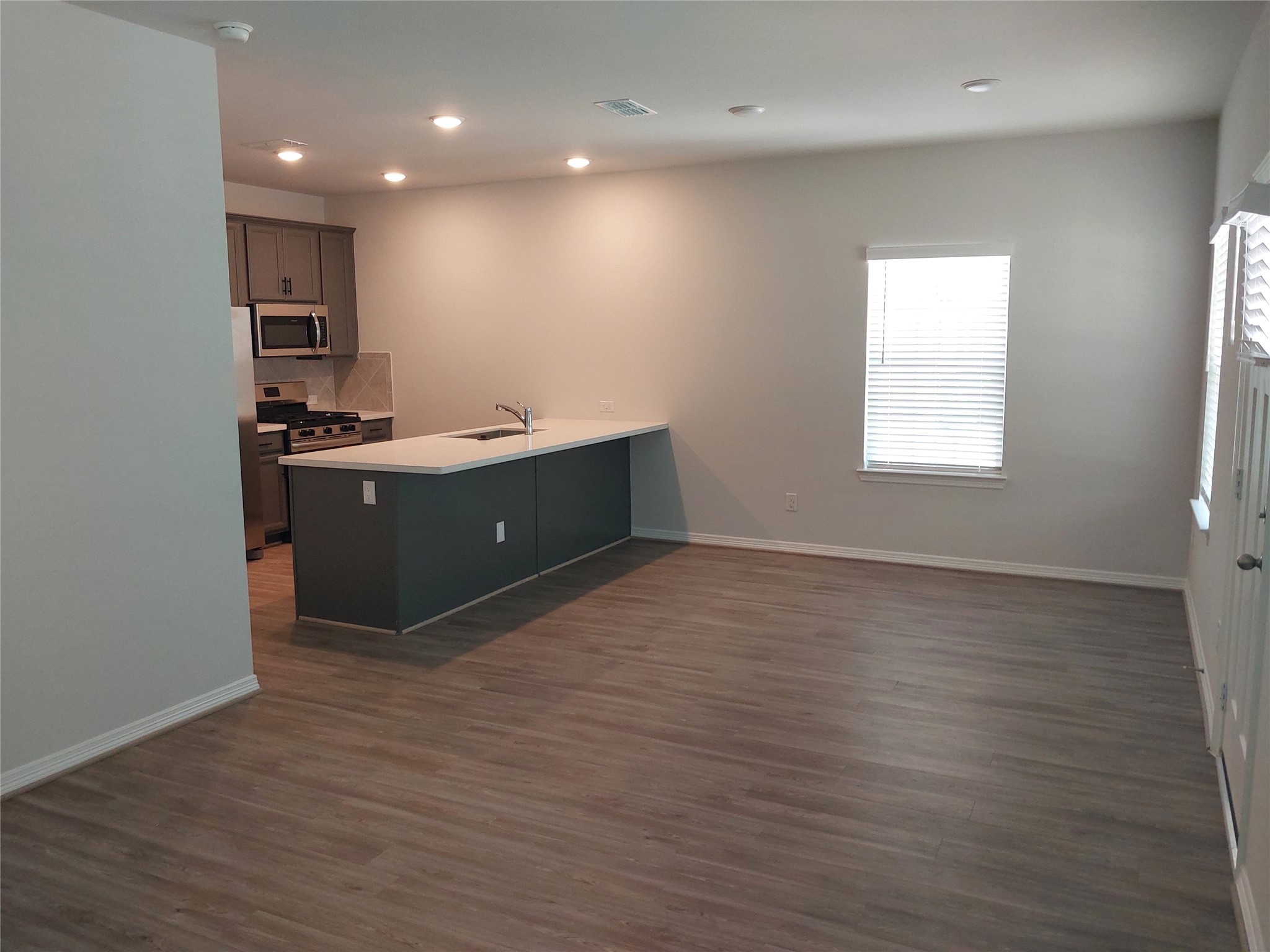 6422 Dumble Street Property Photo 5