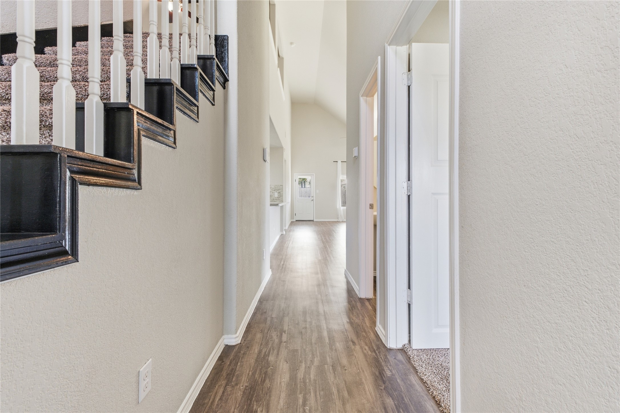 14005 Silver Falls Court Property Photo 5
