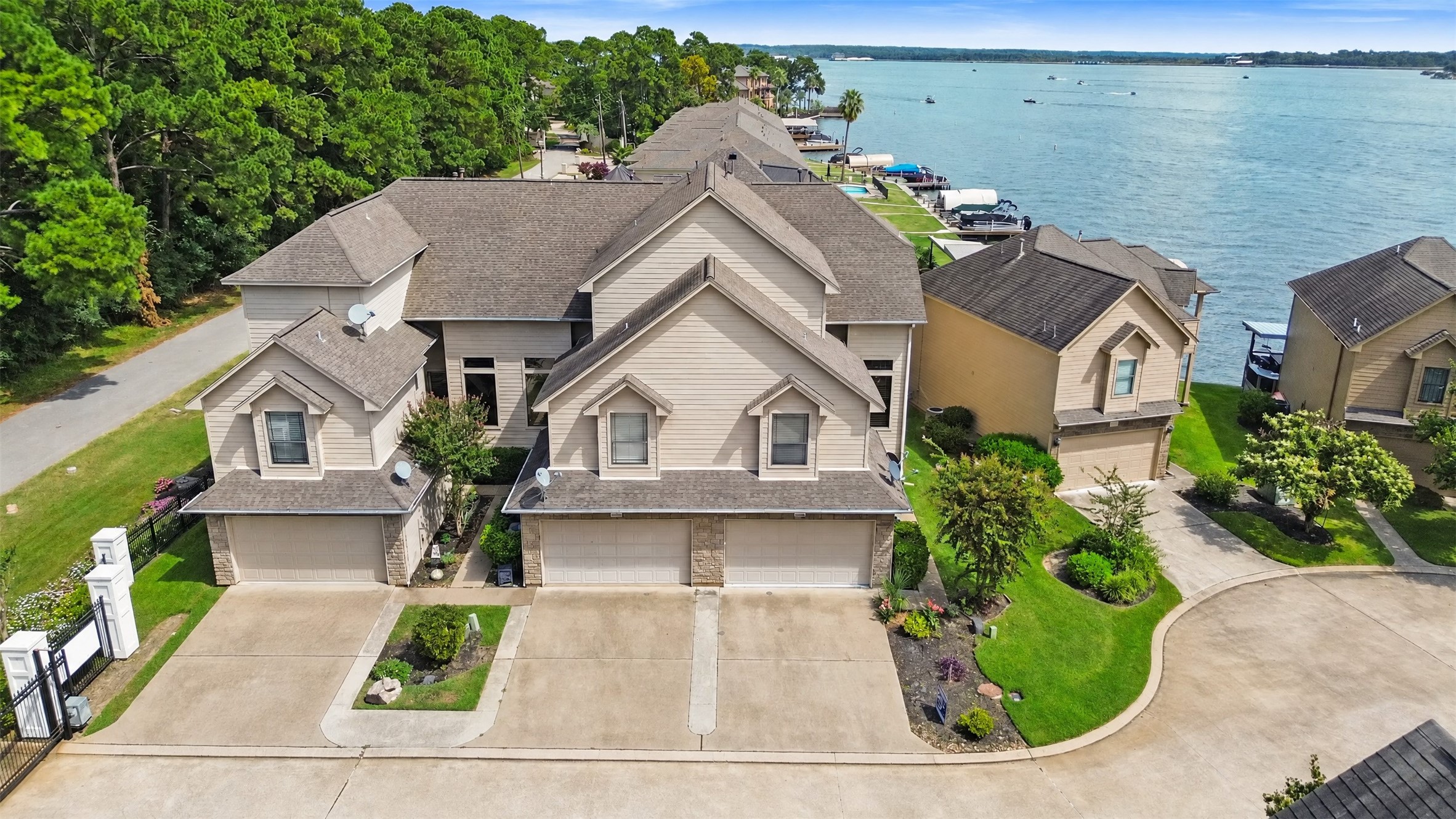 350 Old Aqua Landing E Property Photo 1