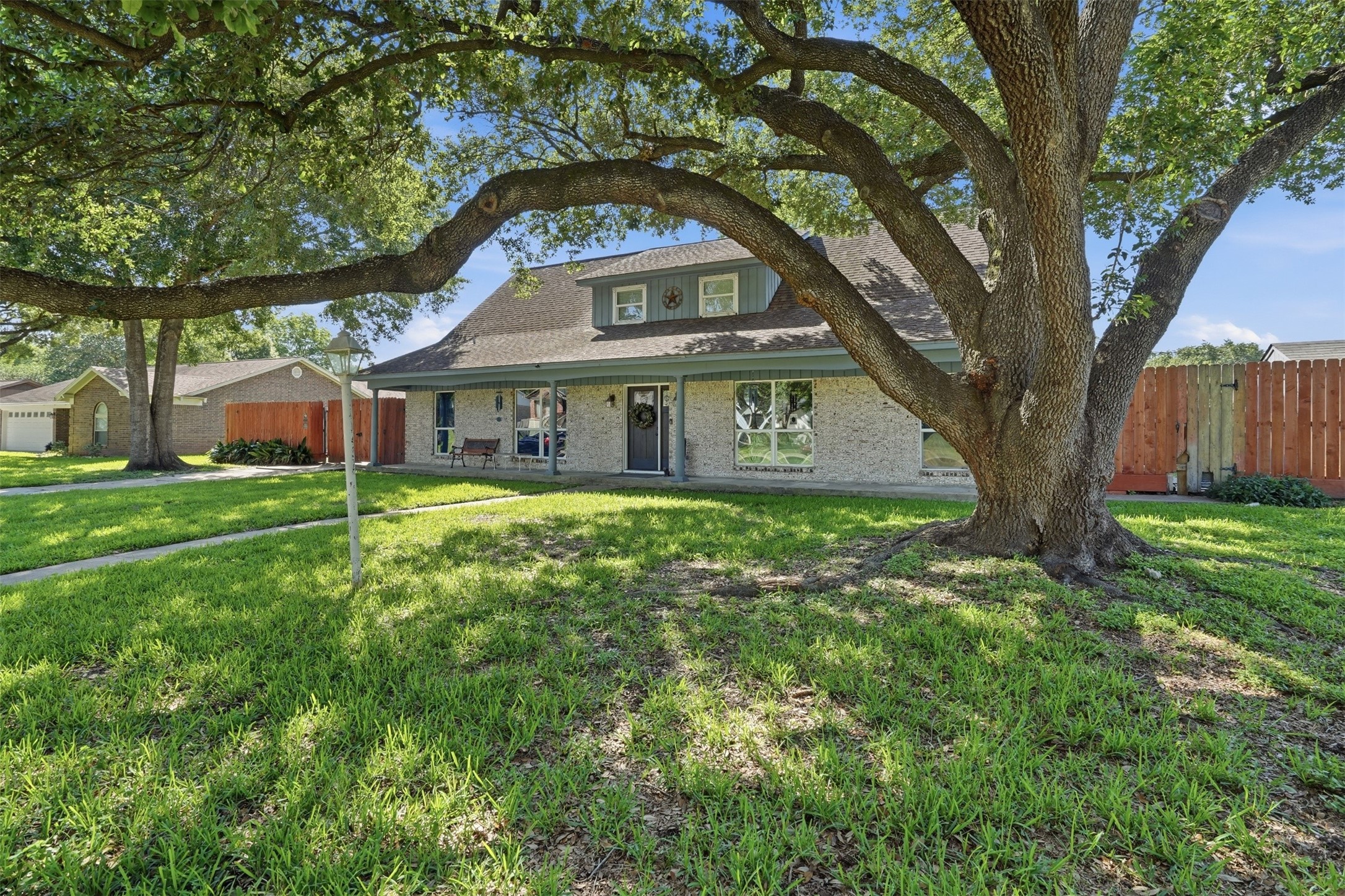 15721 Juneau Ln Property Photo
