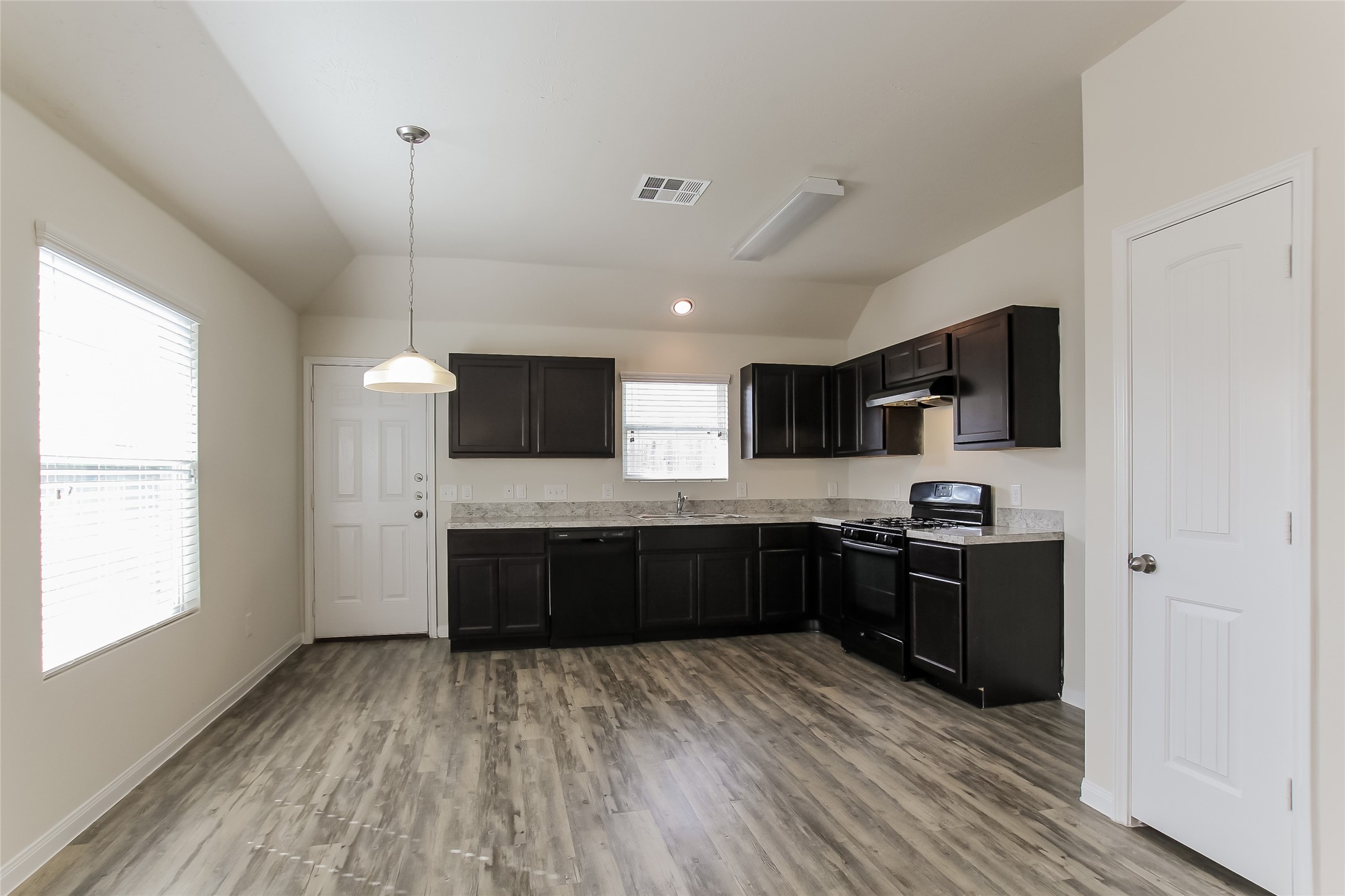 24026 Avogadro Drive Property Photo 4