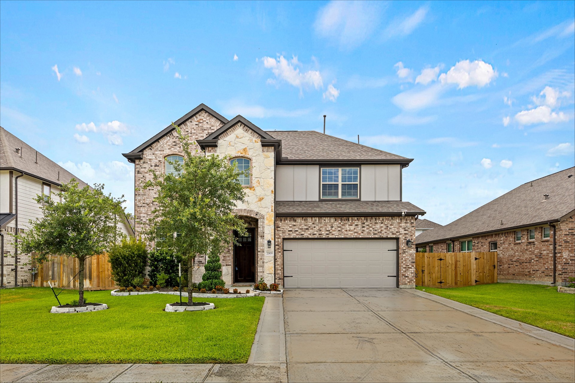 20819 Magical Merlin Way Property Photo 1