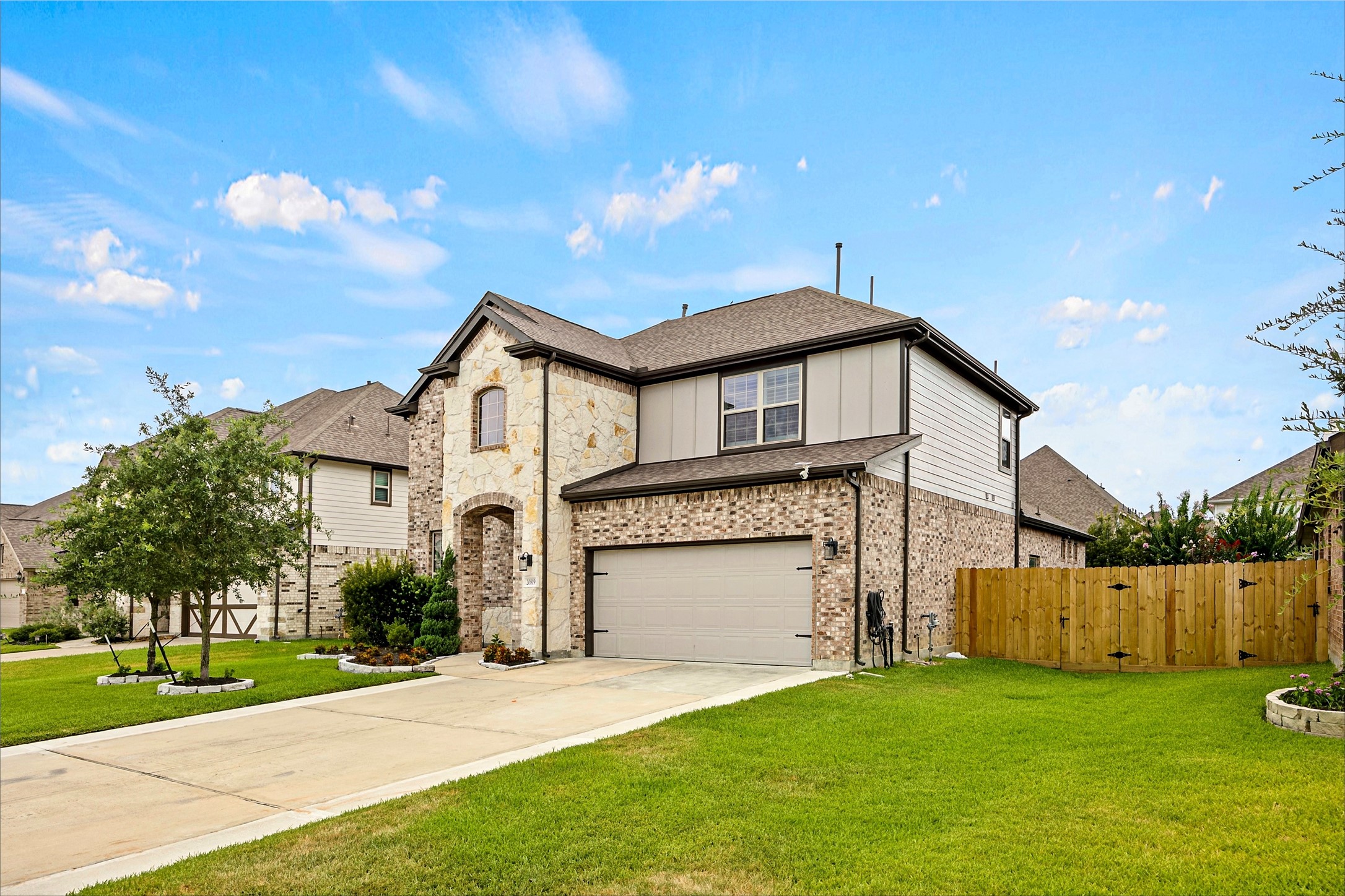 20819 Magical Merlin Way Property Photo 2