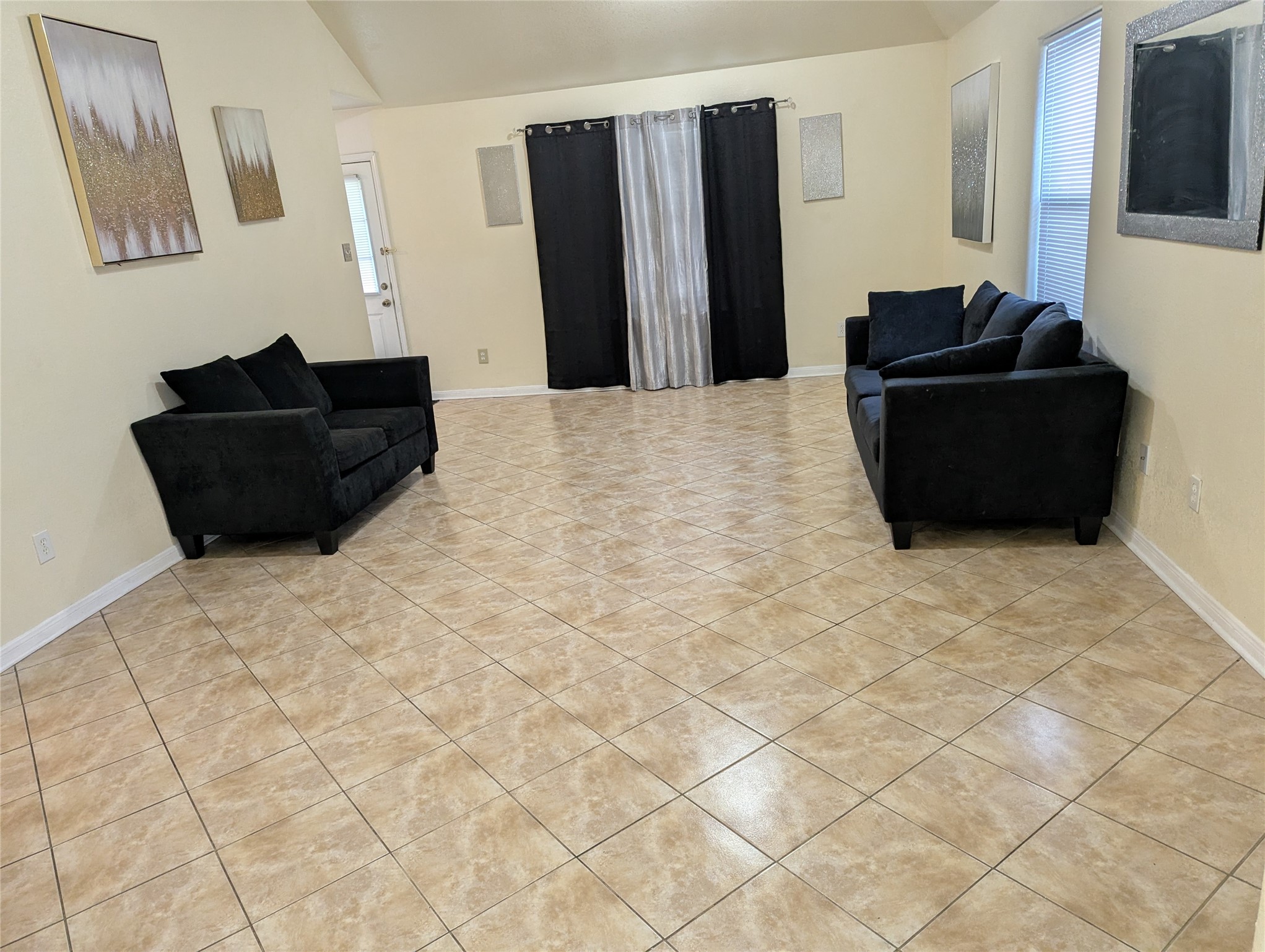4035 Cary Creek Drive Property Photo 3