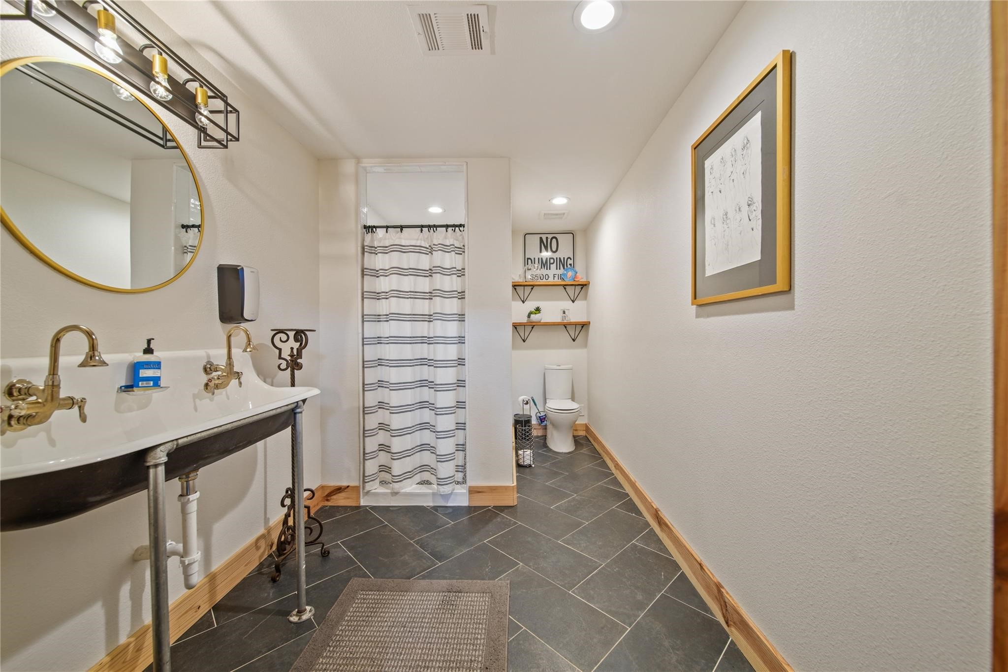 211 1/2 Avenue A Property Photo 10