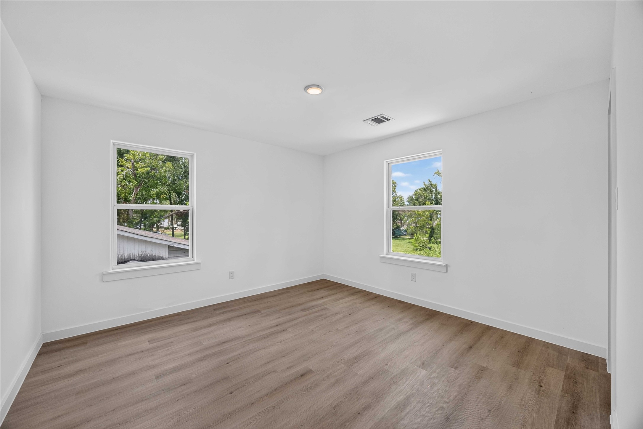 8210 Sterlingshire Street B Property Photo 14