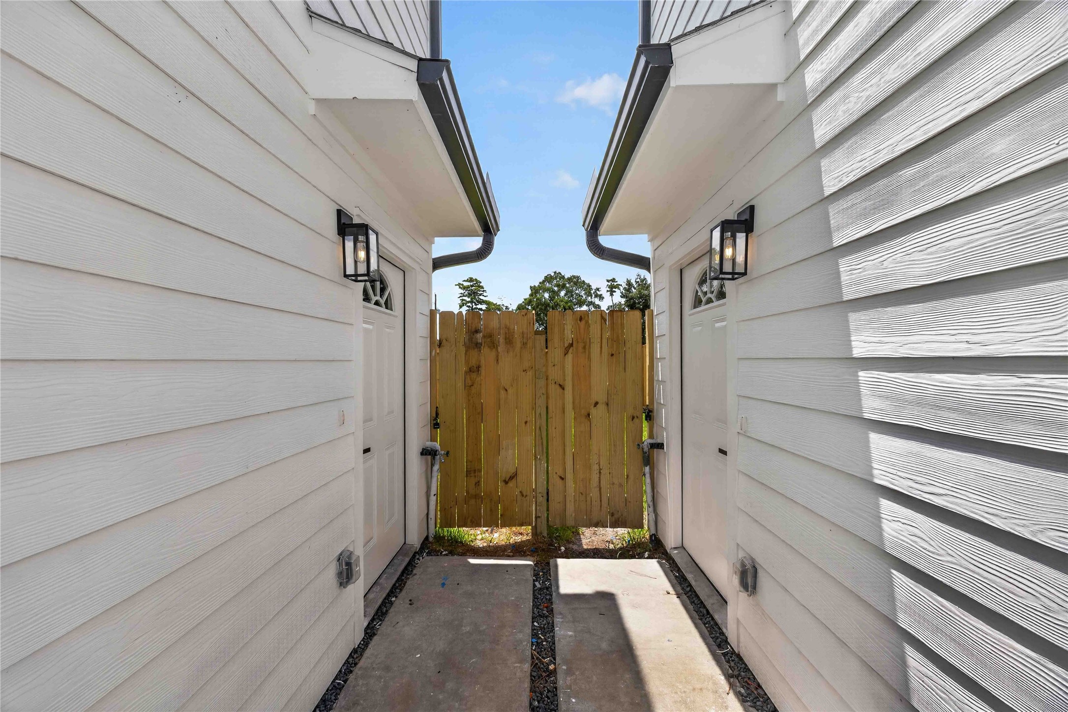 8210 Sterlingshire Street B Property Photo 16