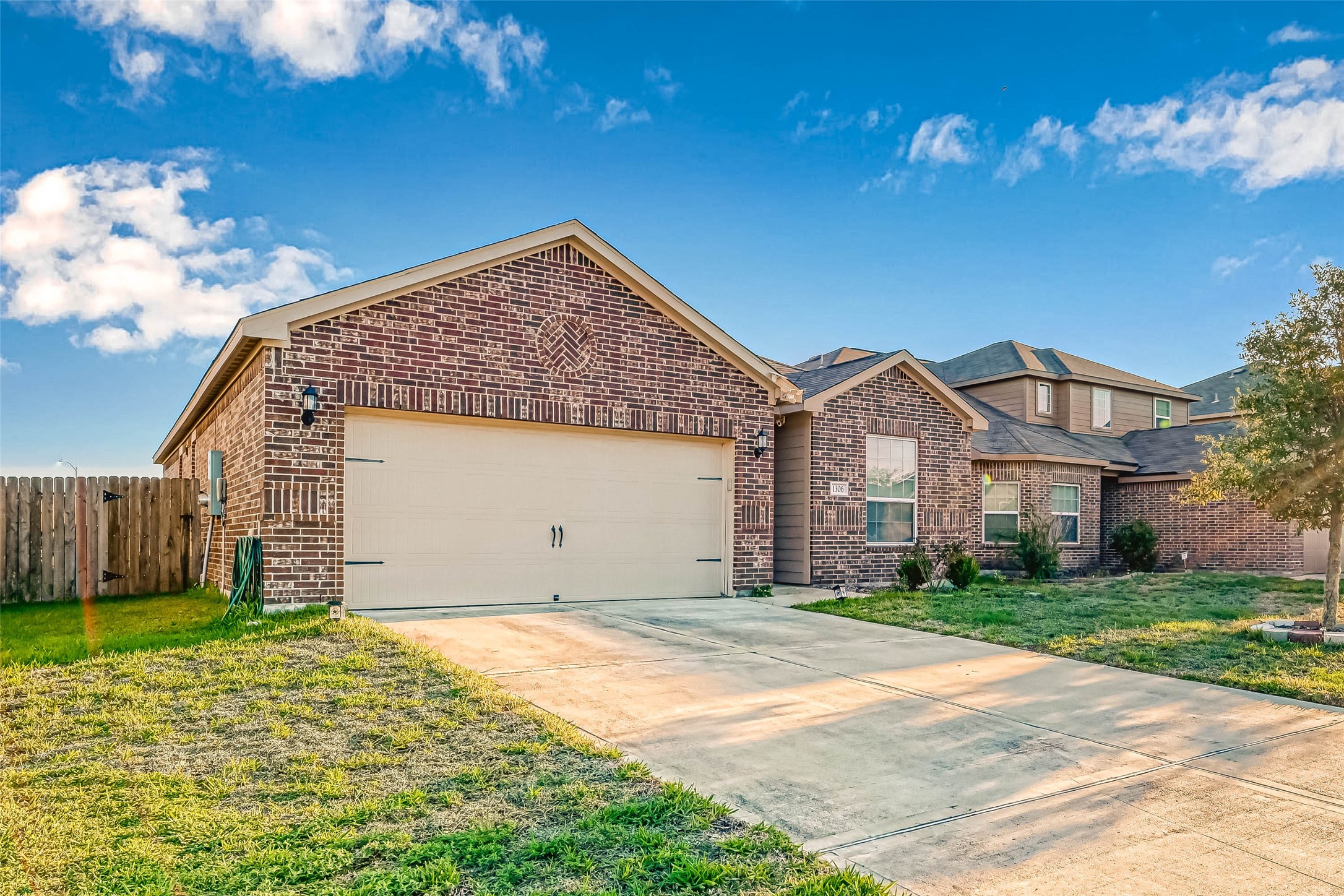 1306 Diamond Drape Drive Property Photo 1