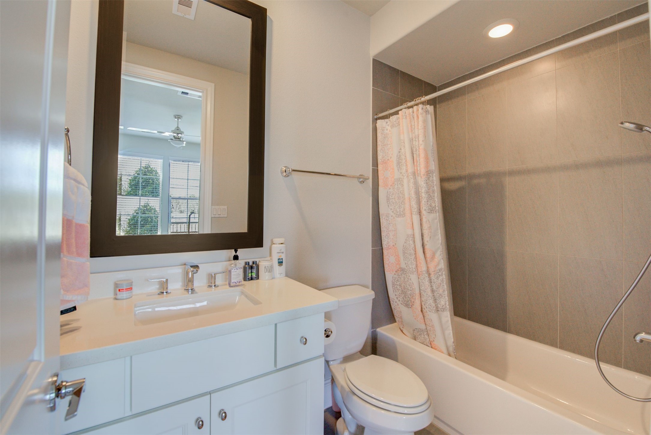 9664 Knight Road Property Photo 6