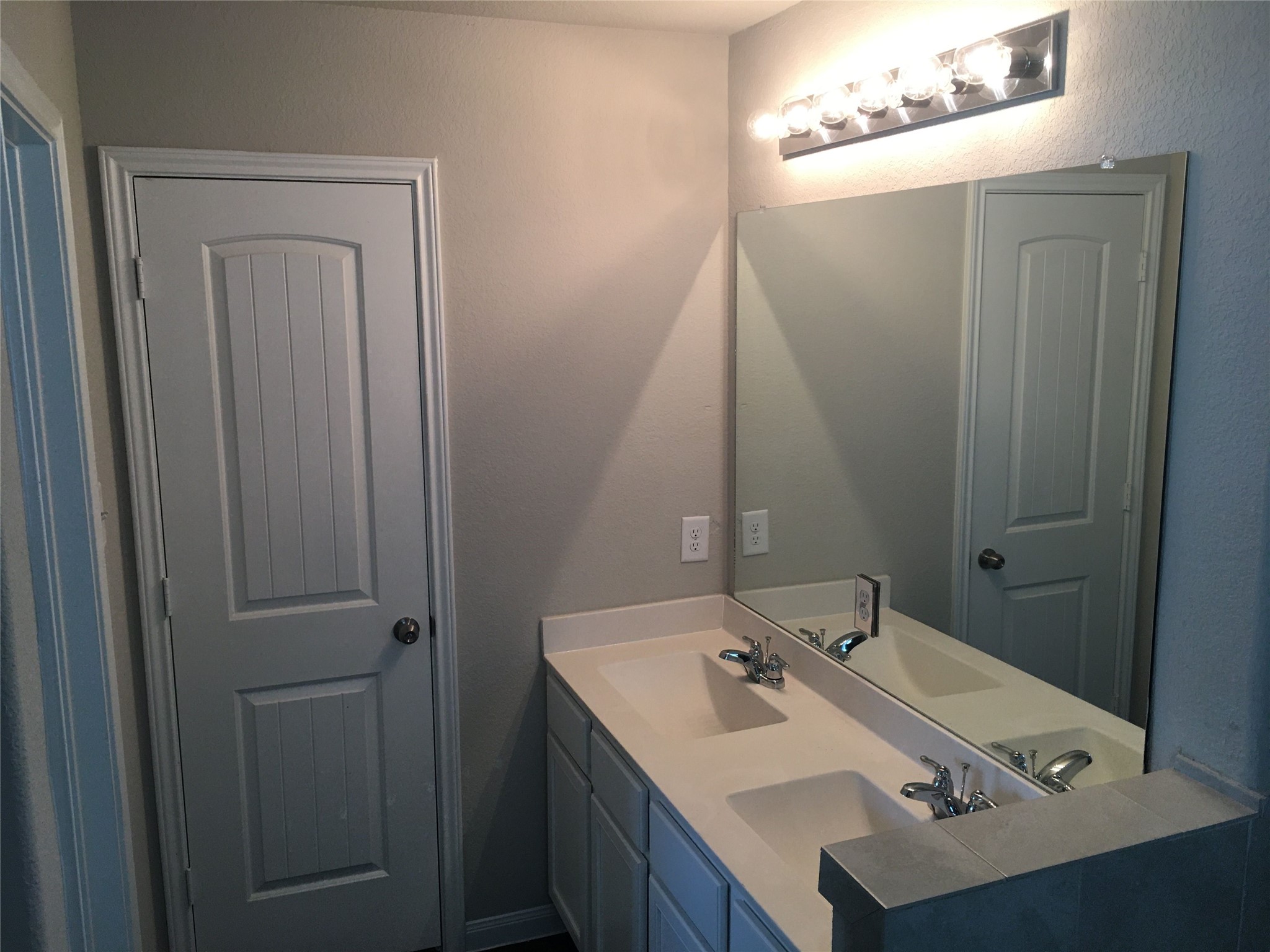 2111 Ethan Drive Property Photo 22