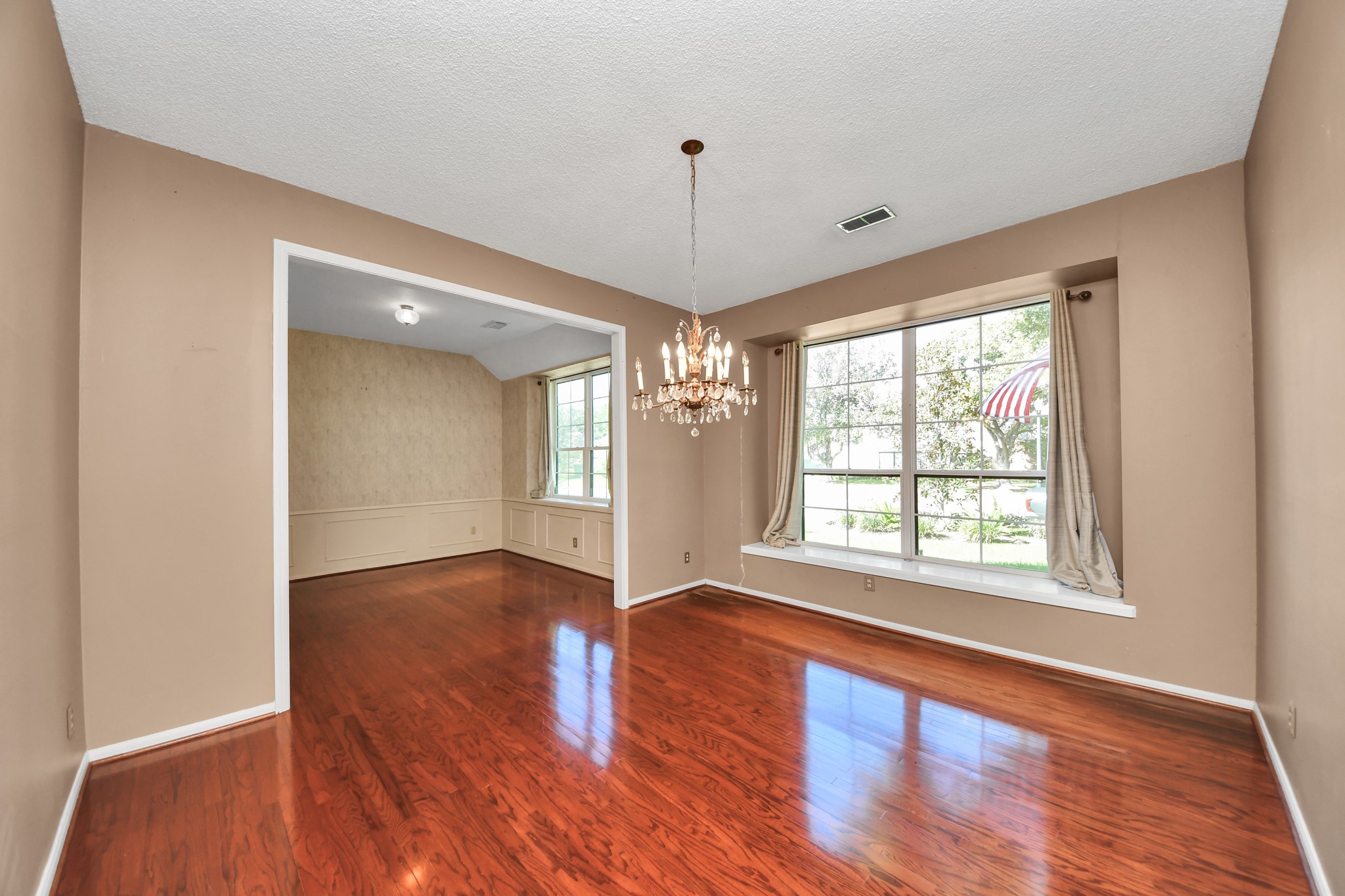 722 Chevy Chase Circle Property Photo 3