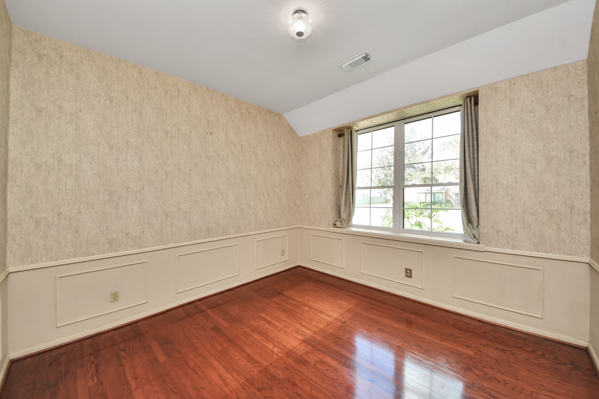722 Chevy Chase Circle Property Photo 4