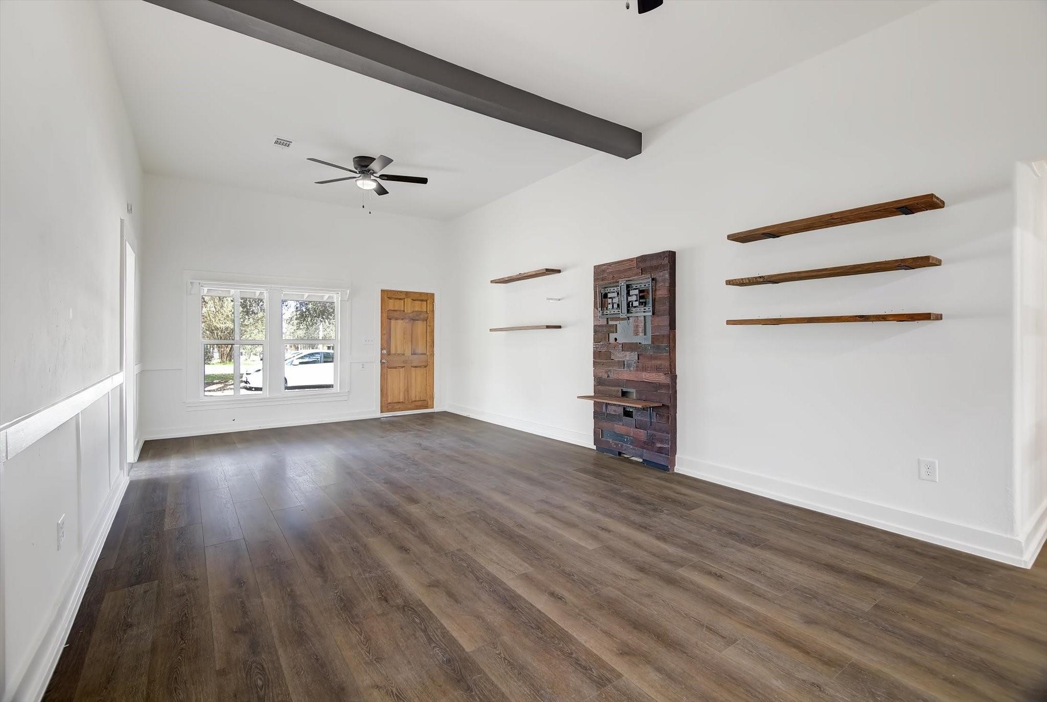 158 E 7th Street Property Photo 2