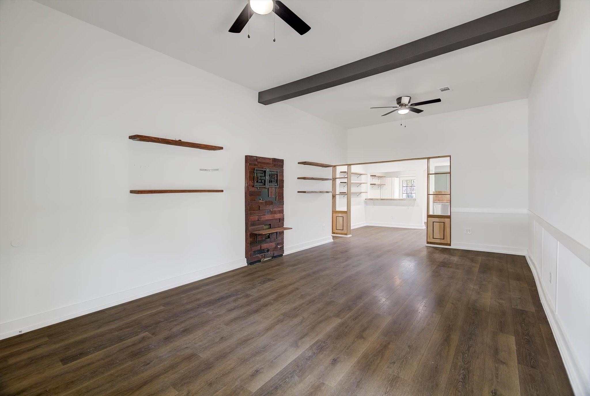 158 E 7th Street Property Photo 8