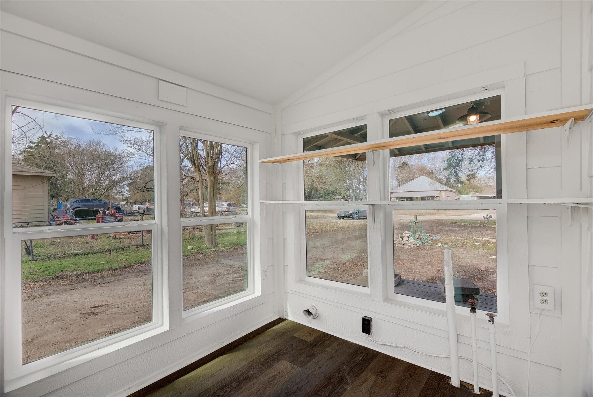 158 E 7th Street Property Photo 30
