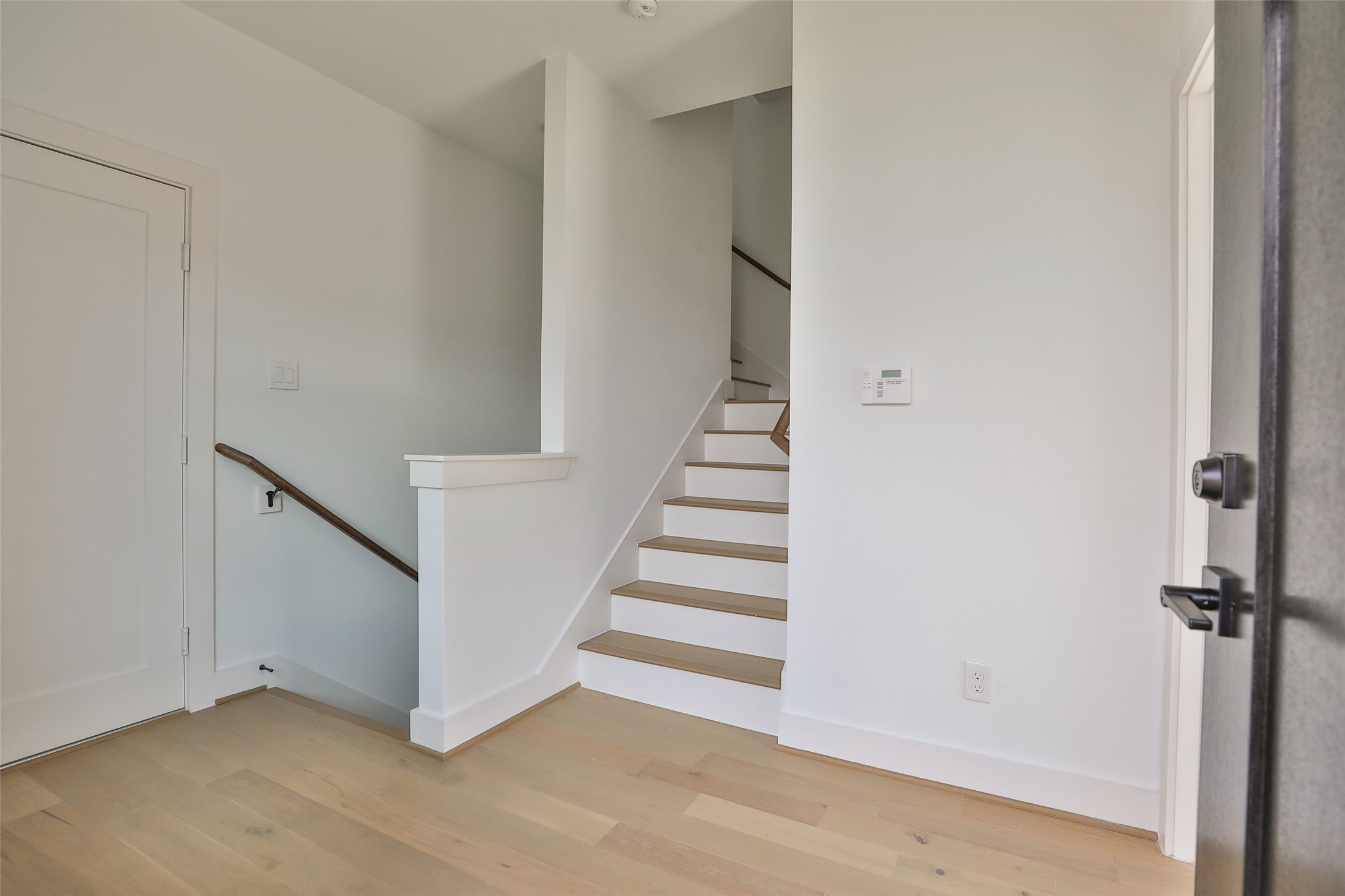 1016 W 15th 1/2 Street C Property Photo 3