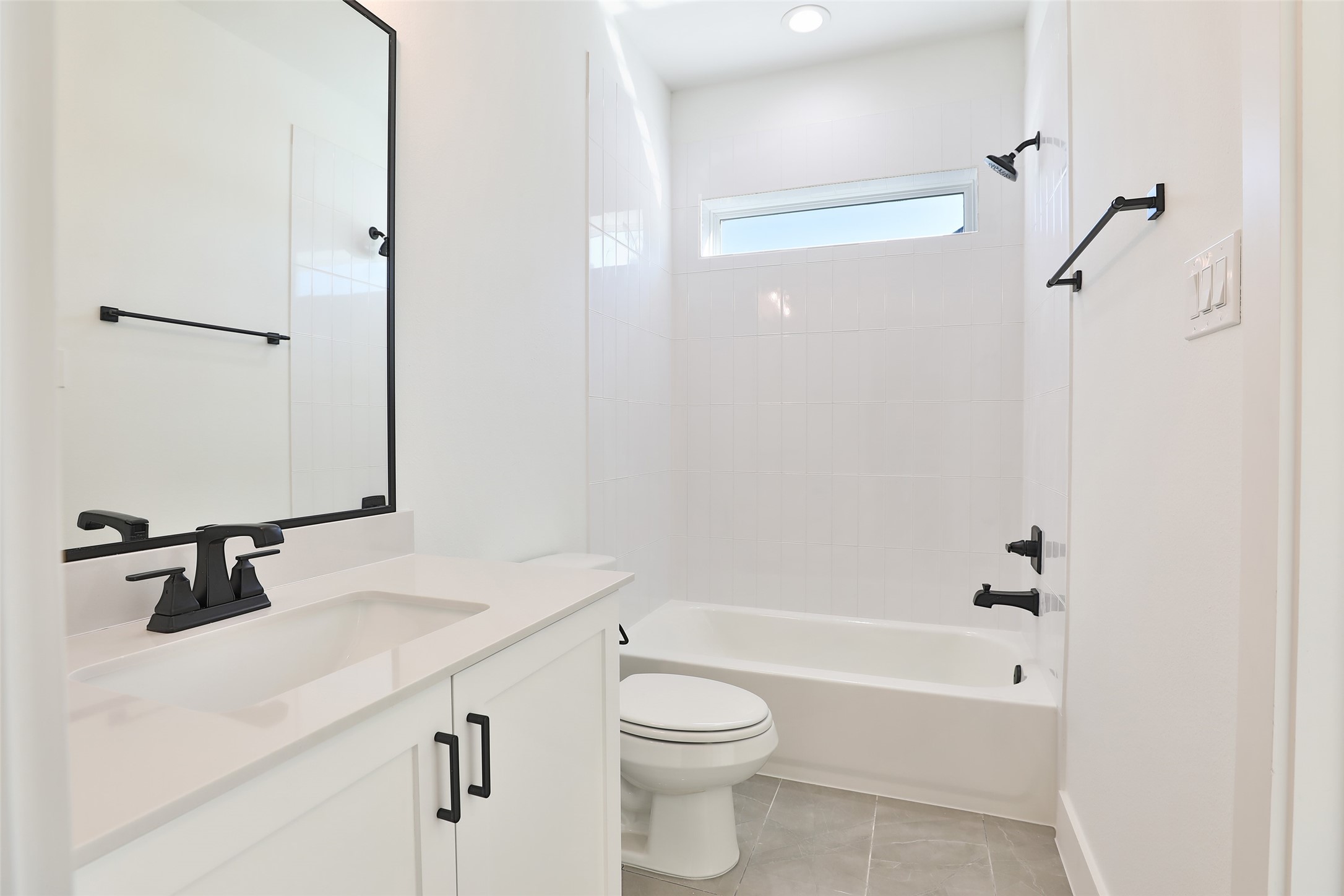1016 W 15th 1/2 Street C Property Photo 43