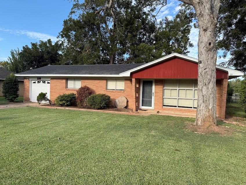 210 Southern Oaks Drive, Lake Jackson Tx 77566 Property Photo 2