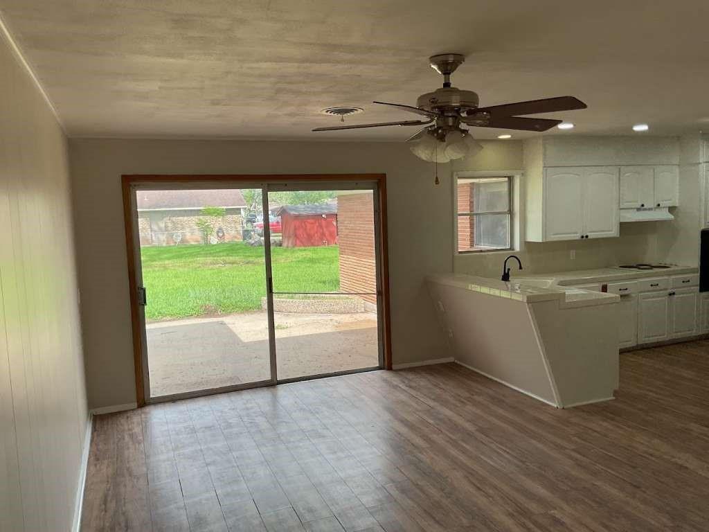 210 Southern Oaks Drive, Lake Jackson Tx 77566 Property Photo 6