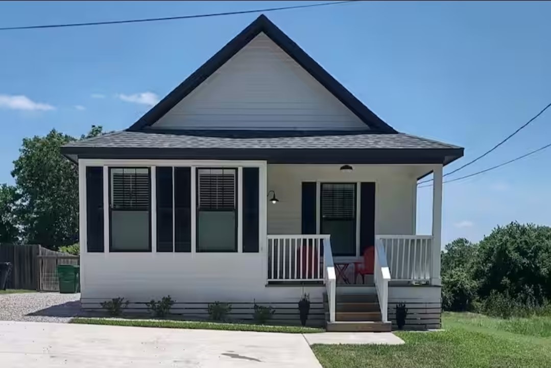 704 Burleson Street Property Photo 1