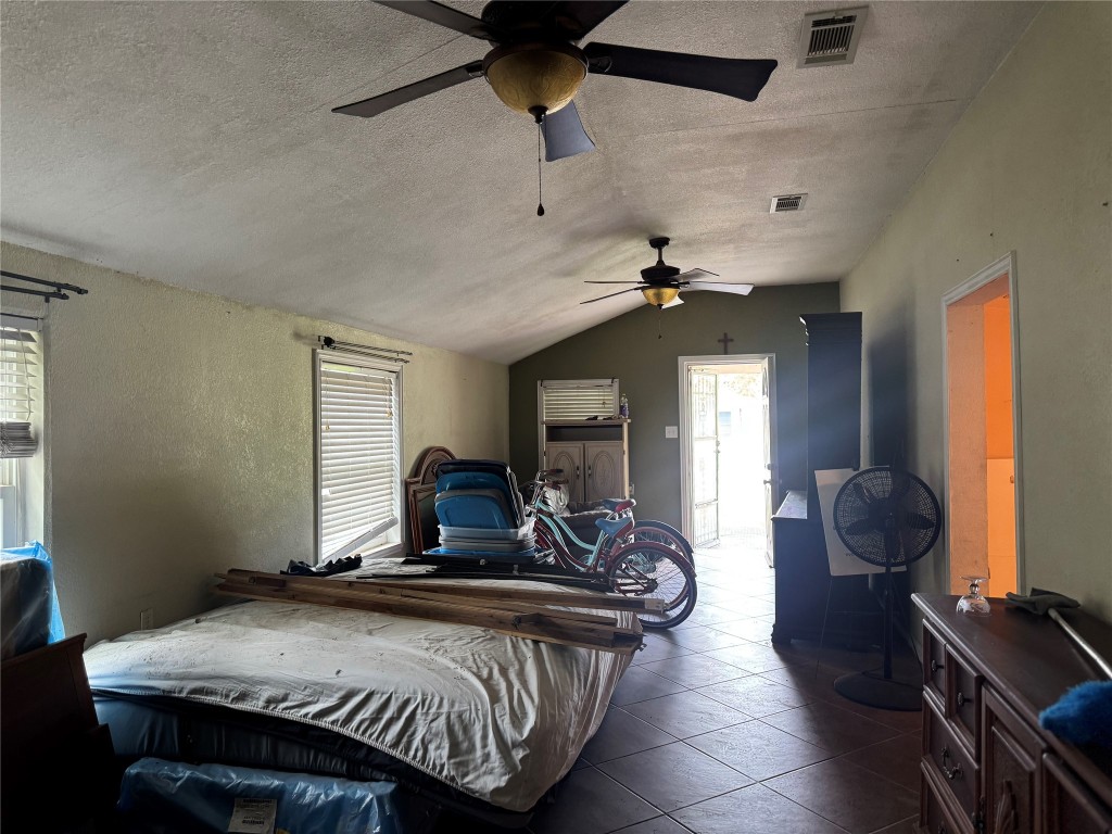 619 N Avenue C Property Photo 3