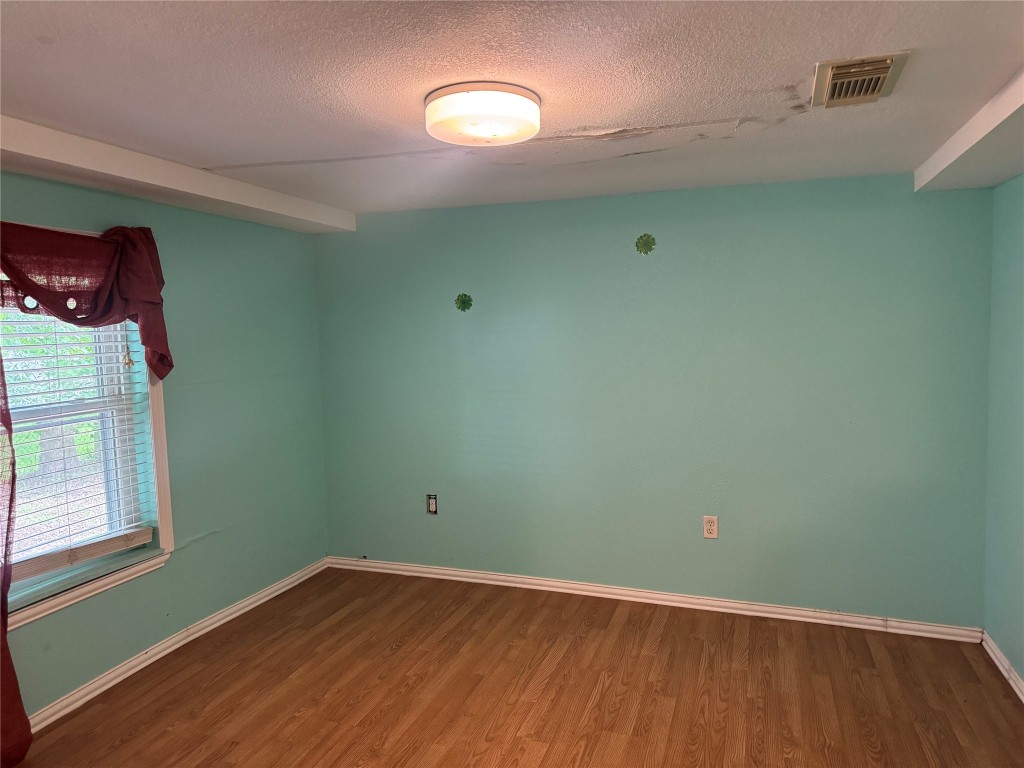 619 N Avenue C Property Photo 11