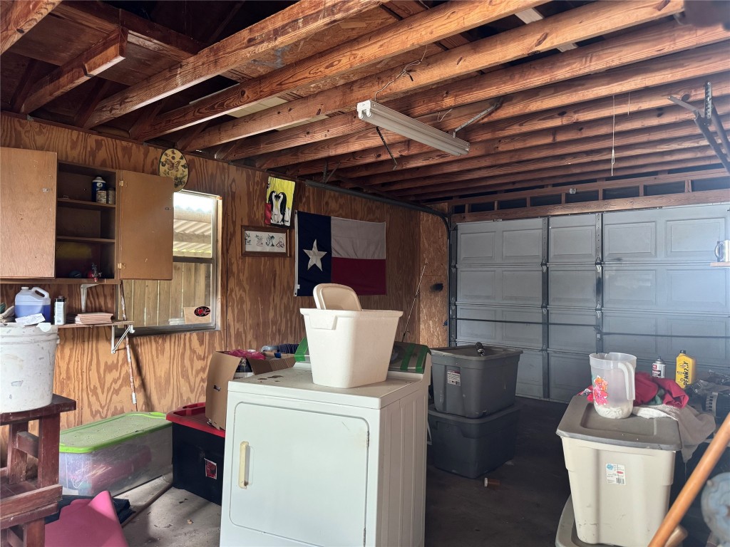 619 N Avenue C Property Photo 12