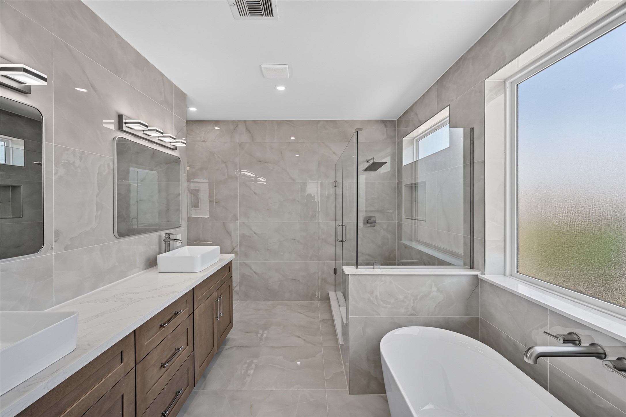 1424 W 23rd Street B Property Photo 2