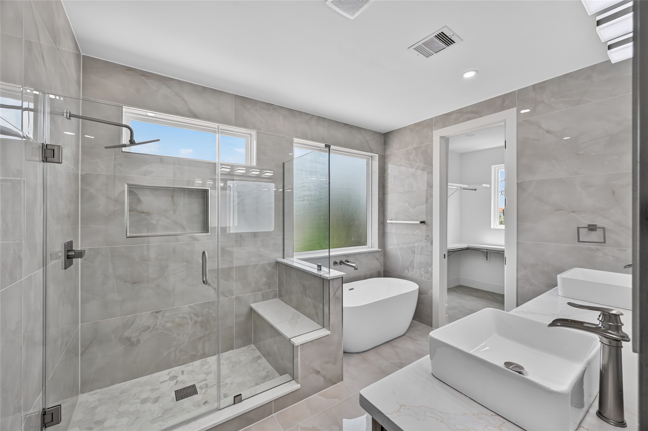 1424 W 23rd Street B Property Photo 5