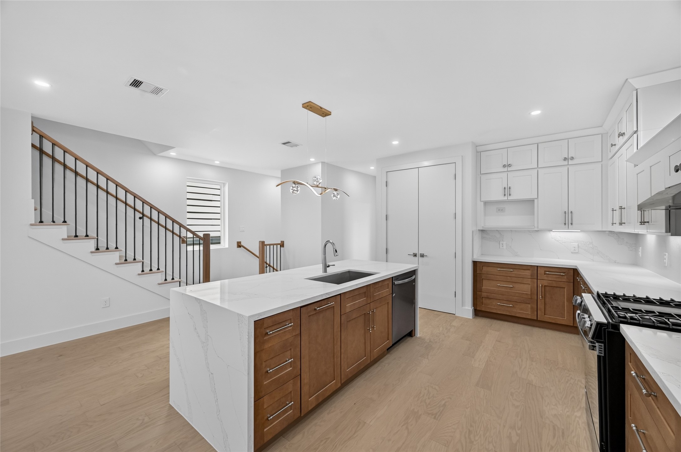 1424 W 23rd Street B Property Photo 14