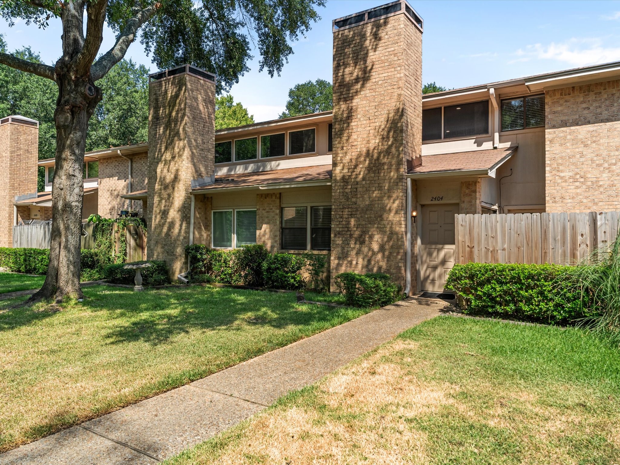 2404 Villa Court Property Photo 1