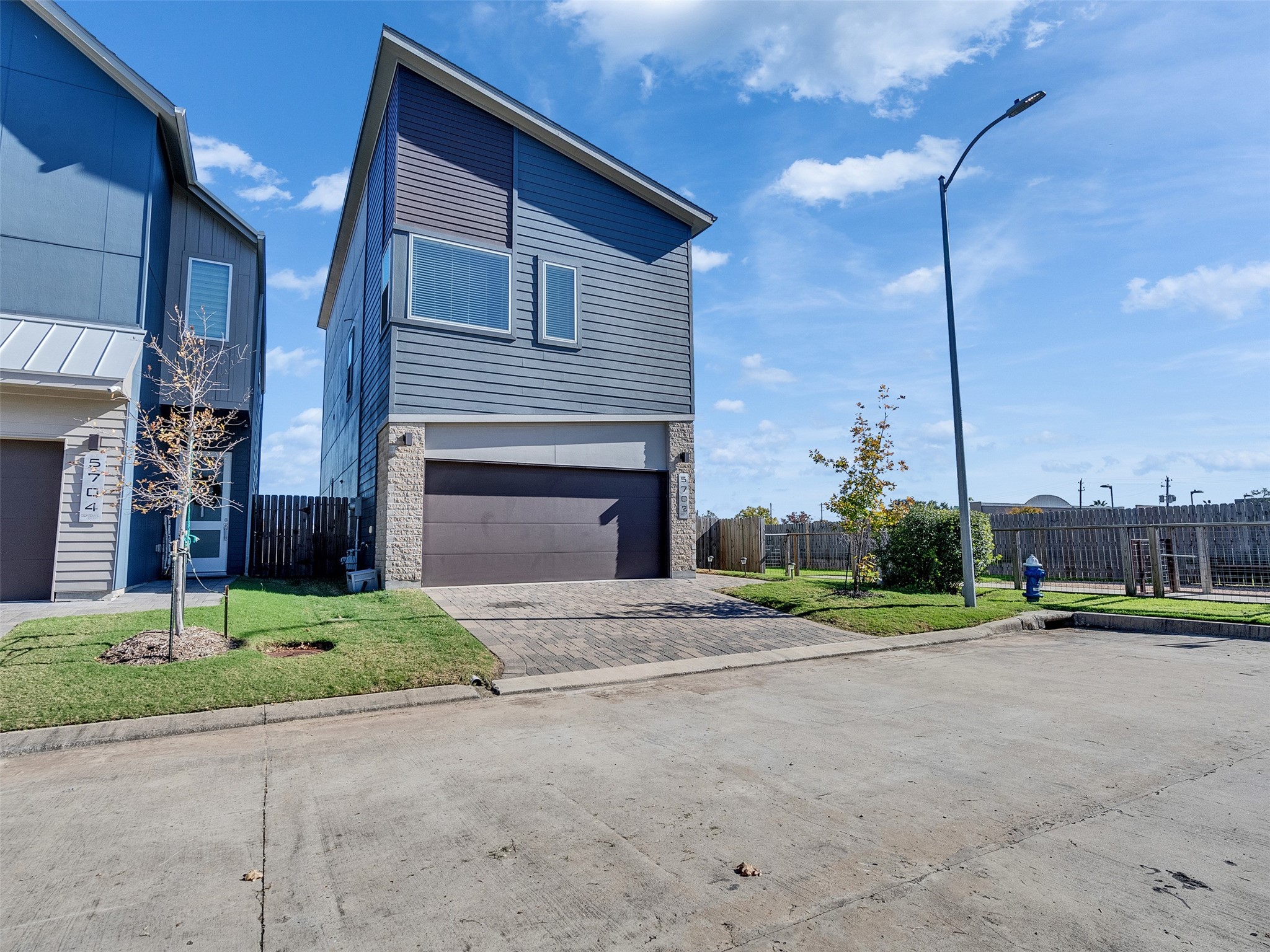 5702 Rucio Lane Property Photo 2