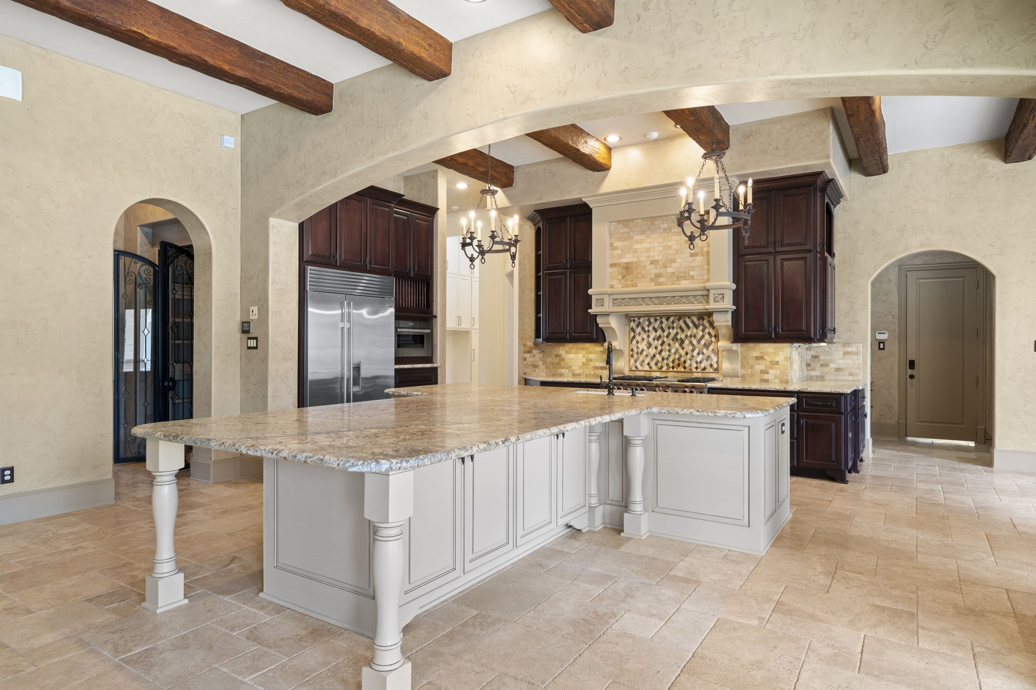 2102 Countryshire Lane Property Photo 10
