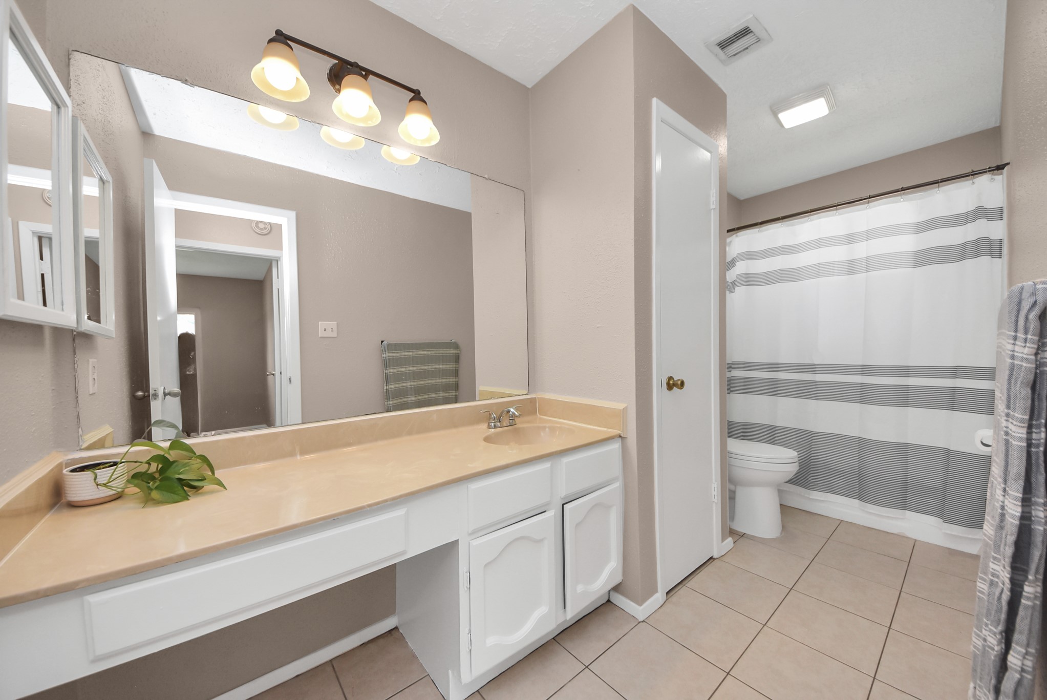 2519 Colonial Ridge Drive Property Photo 23