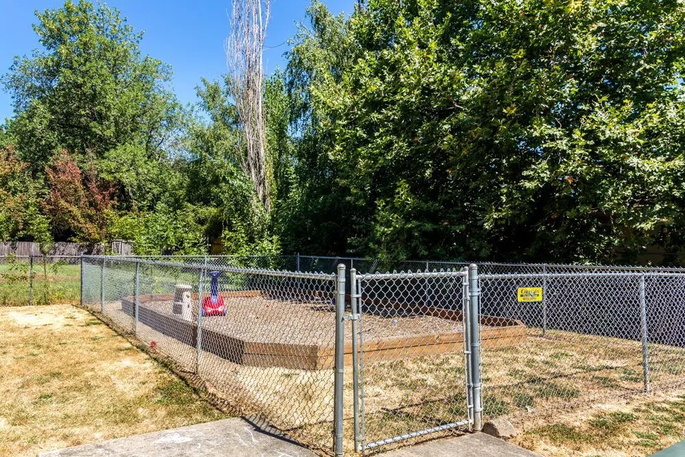 1051 E Central St Property Photo 8