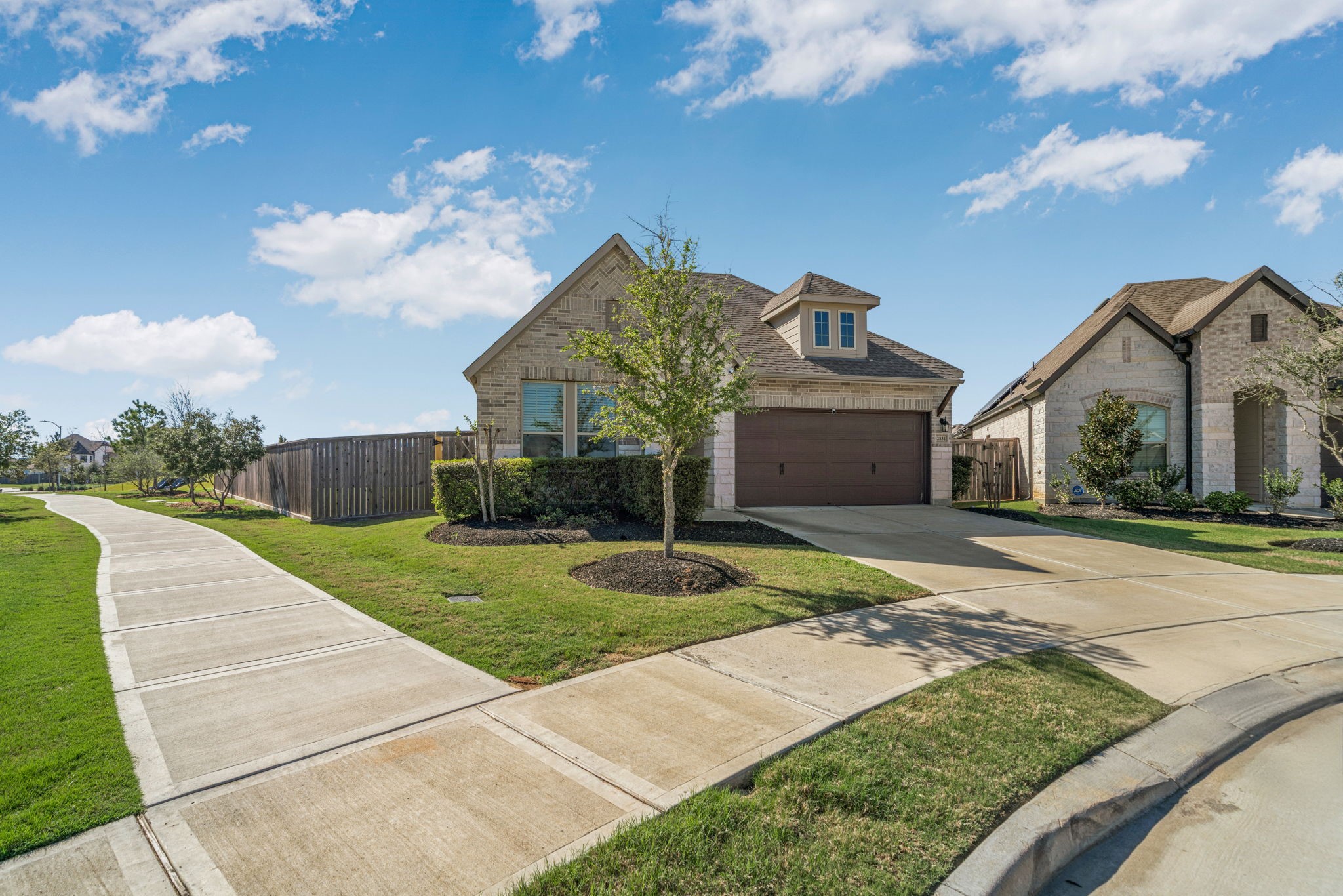 2831 Chestnut Oak Circle Property Photo 2