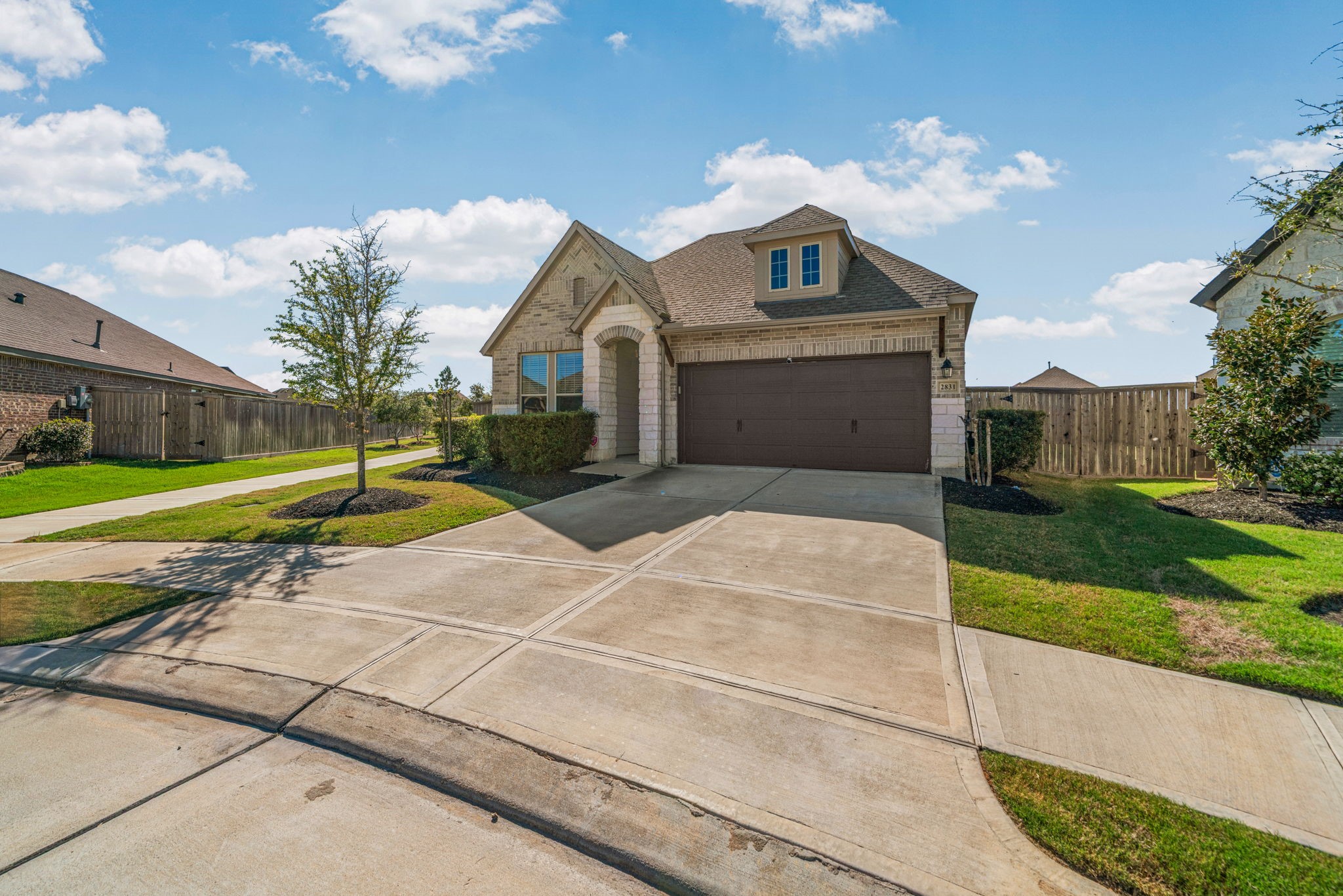 2831 Chestnut Oak Circle Property Photo 3