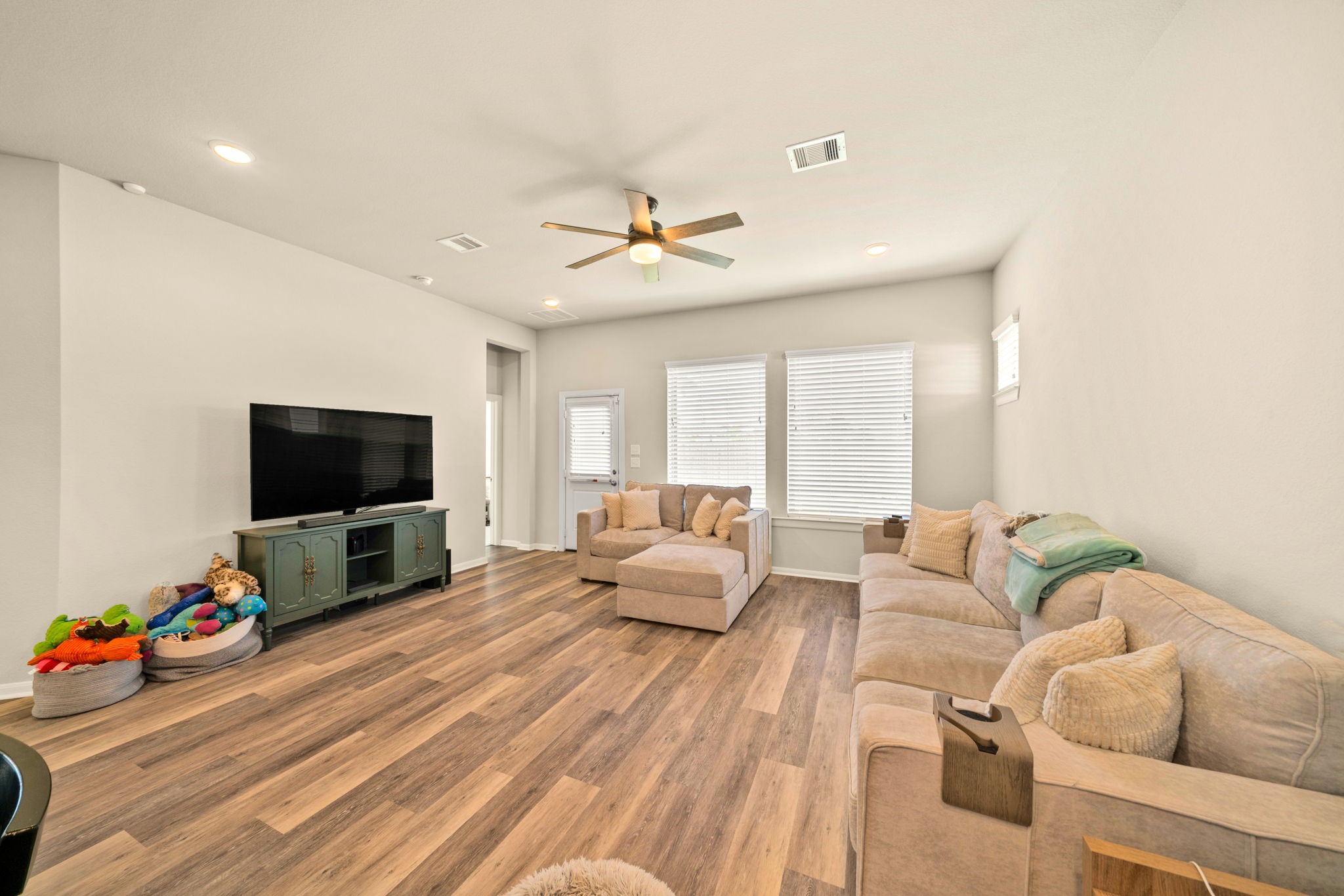 2831 Chestnut Oak Circle Property Photo 6