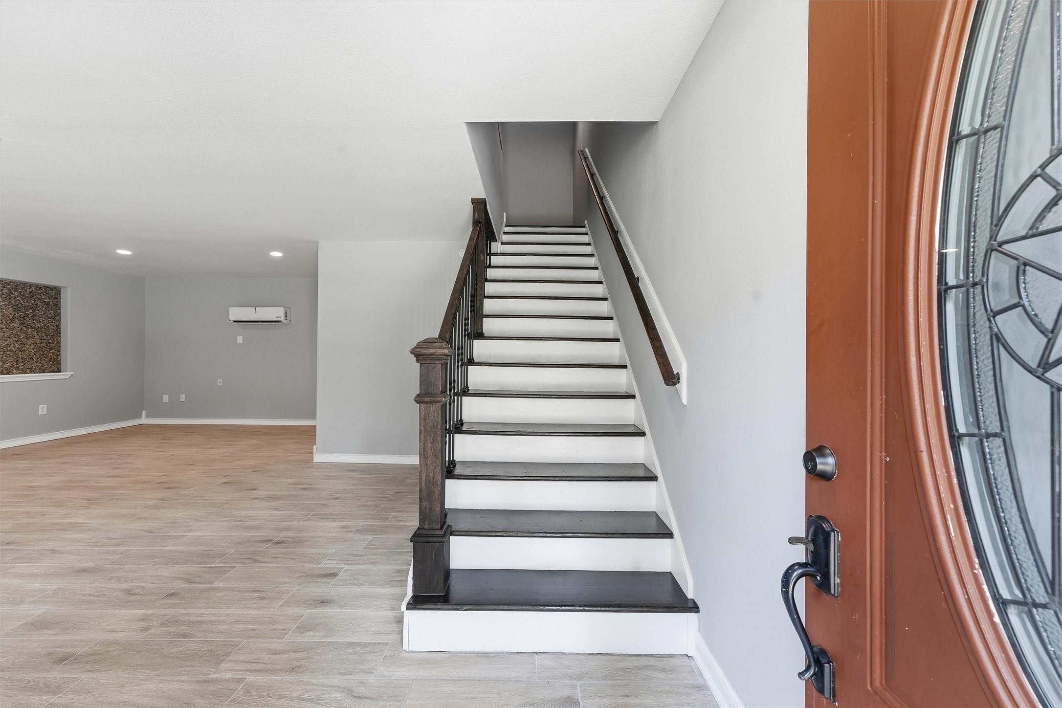 15621 Northland Drive Property Photo 4