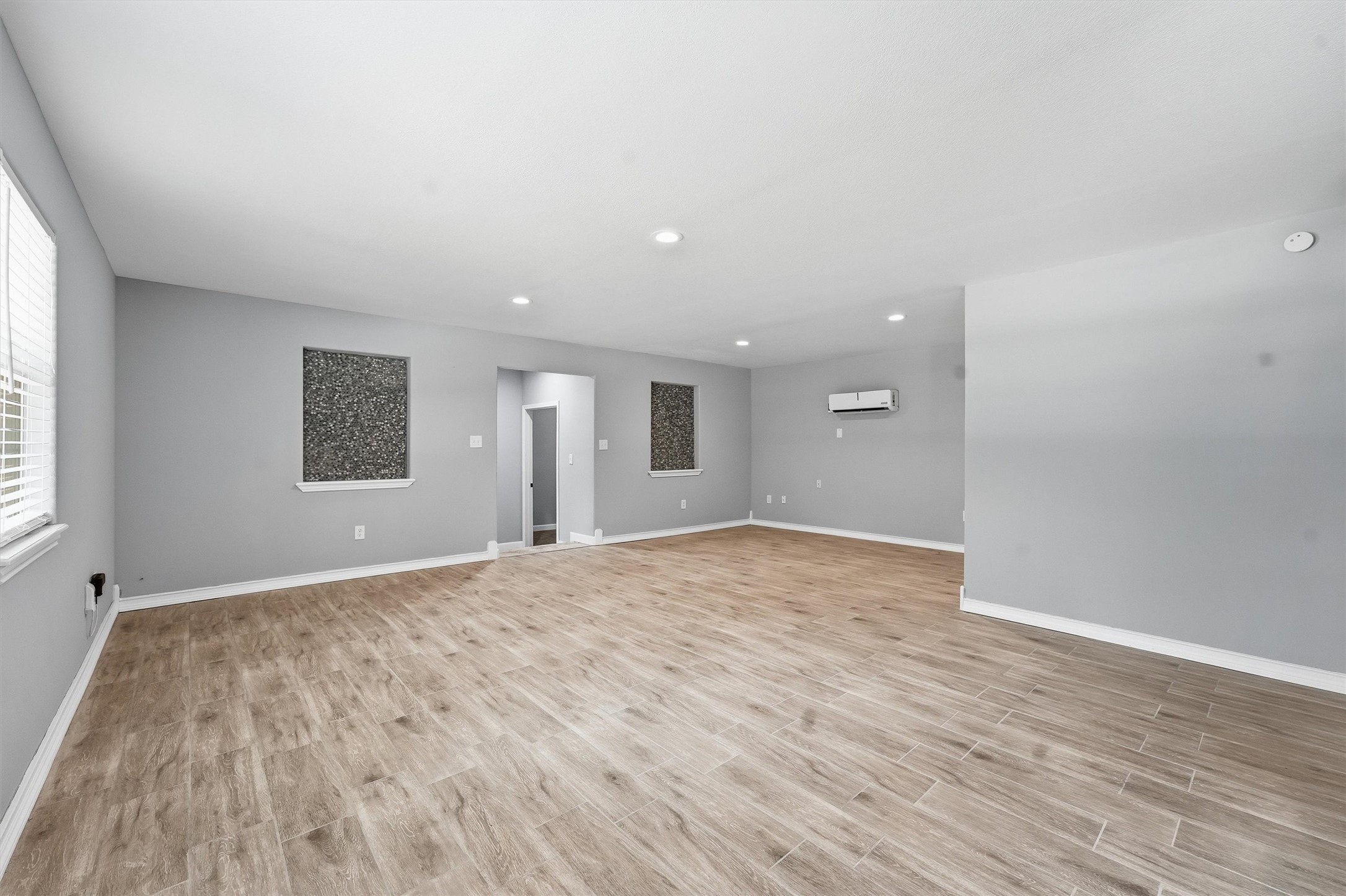 15621 Northland Drive Property Photo 5