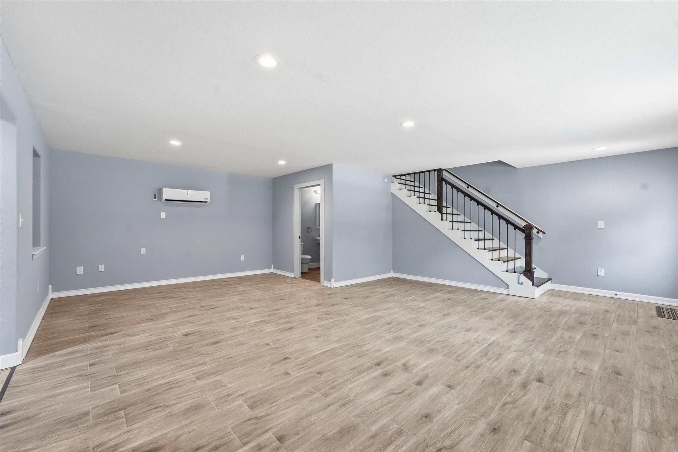 15621 Northland Drive Property Photo 6
